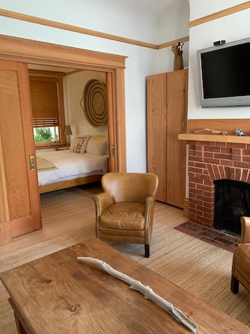 Elegant Edwardian North beach apt with parking