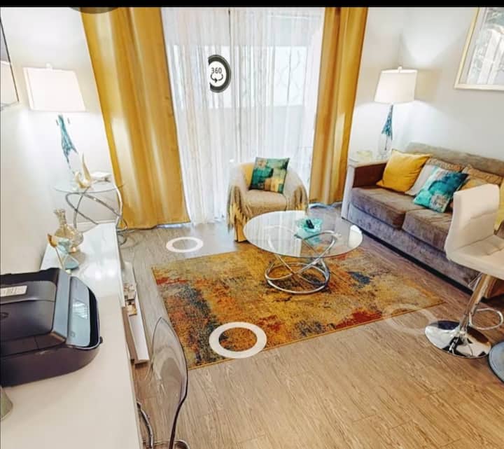 Business Trip King Bed Hd Rokutv Relaxing Balcony - Newport Beach, CA