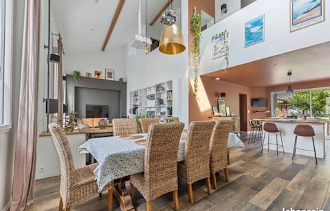 beautiful renovated Béglaise shop, pool & garden