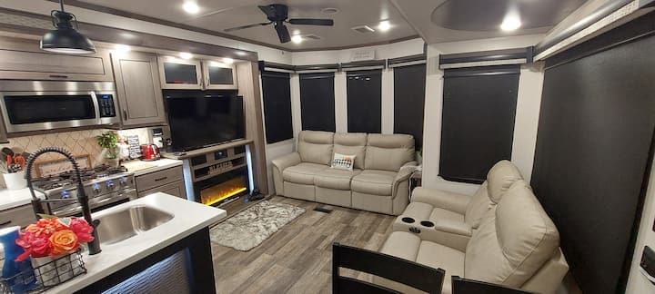 Cardinal Cottage Glamp - Midland, NC