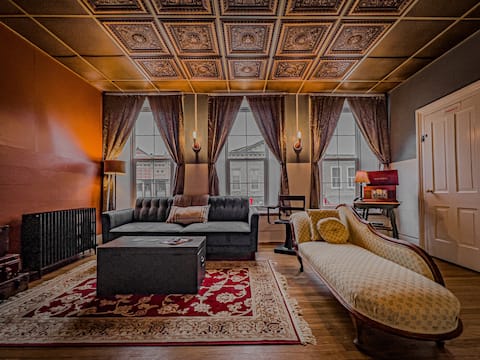 Main Street Mineral Point Hideaway WIFI - 3 Beds