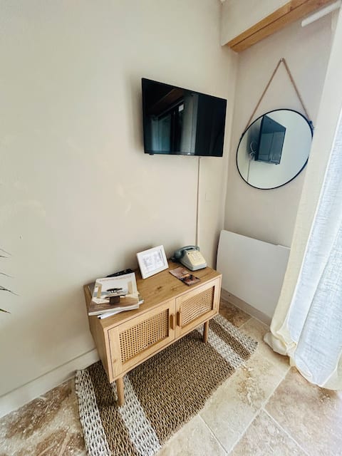 Top Airbnb: * Port Grimaud • Cozy Studio with Marina View * in Grimaud