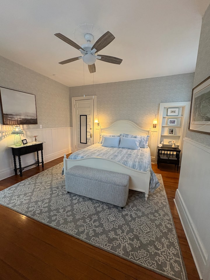 Southern Yellow Charmer- In The Heart Of Lex - Lexington, VA