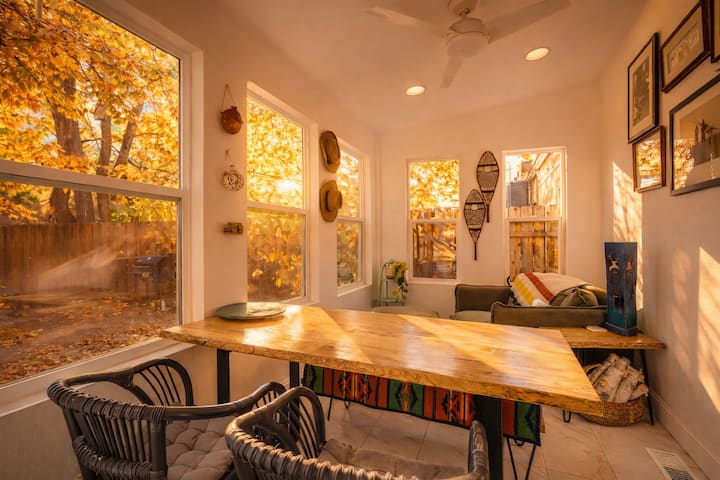 Quiet 2 Br Near Rino W/ Sunroom & Large Backyard - Denver