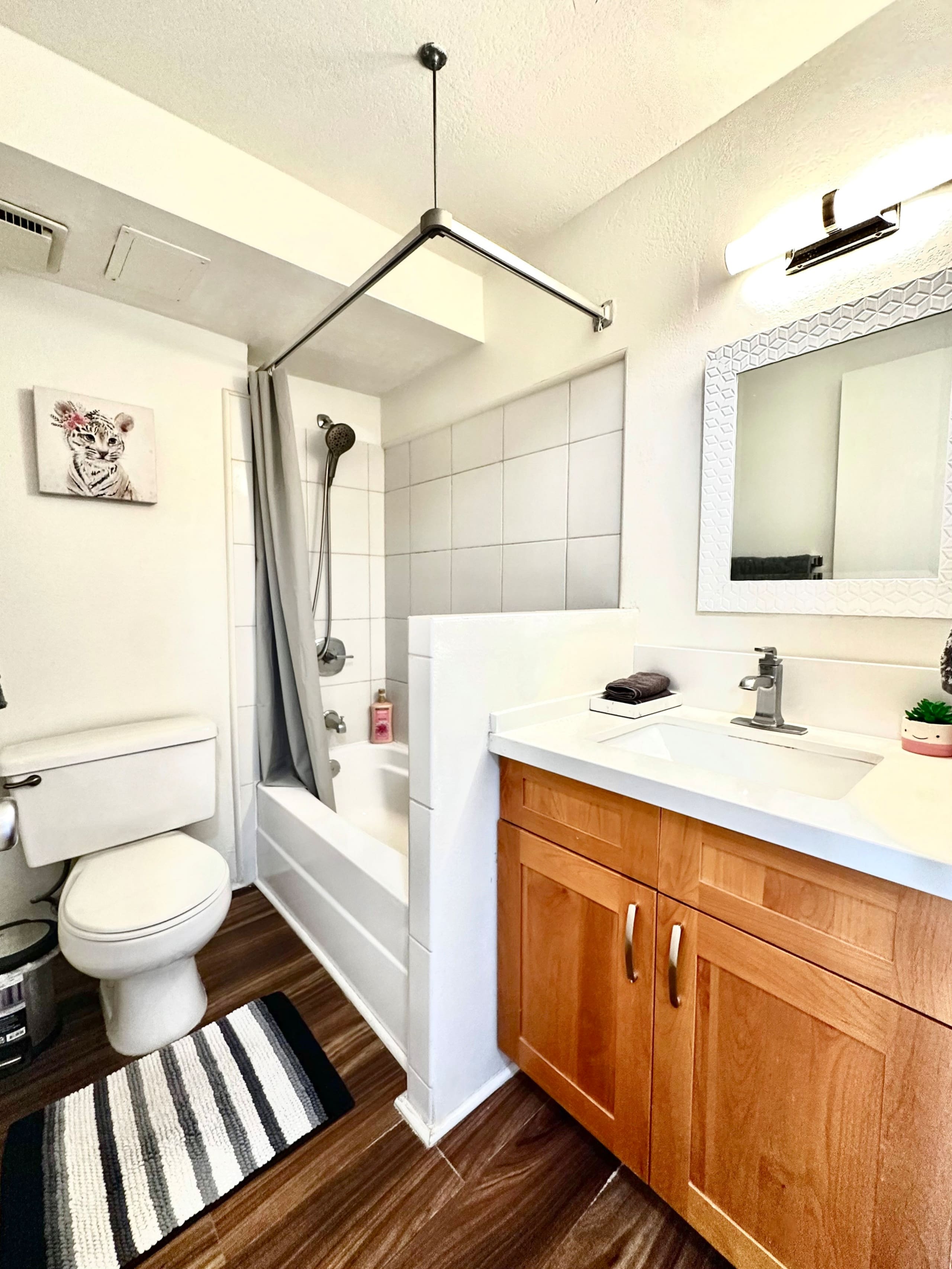 Condo in Honolulu · ★4.84 · Studio · 1 bed · 1 private bath - Image 11