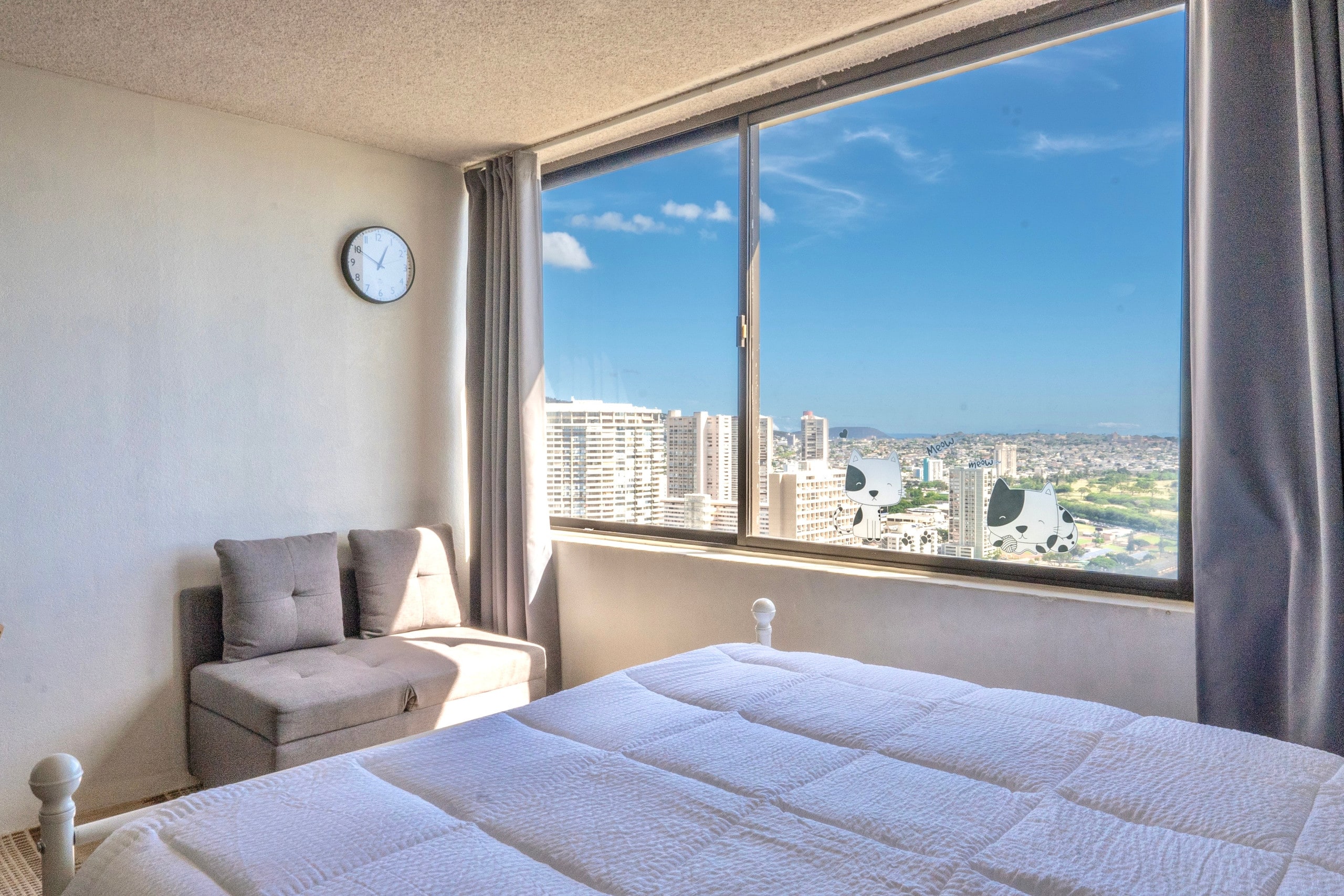 Condo in Honolulu · ★4.84 · Studio · 1 bed · 1 private bath - Image 21