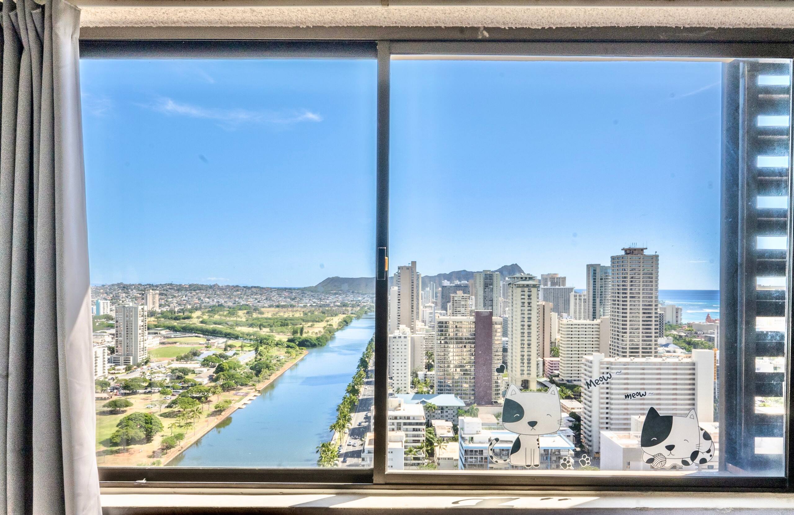 Condo in Honolulu · ★4.84 · Studio · 1 bed · 1 private bath - Image 35