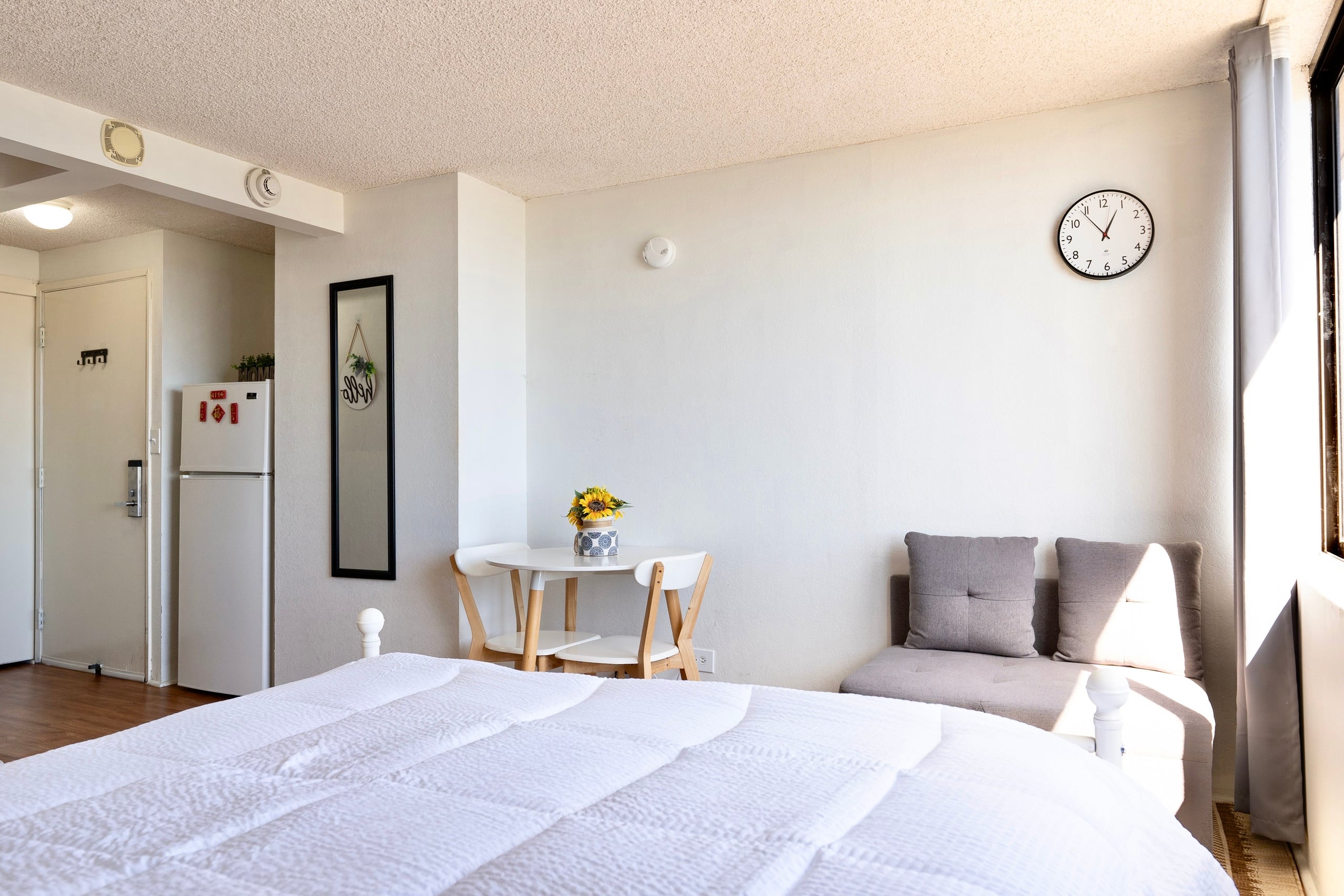 Condo in Honolulu · ★4.84 · Studio · 1 bed · 1 private bath - Image 28