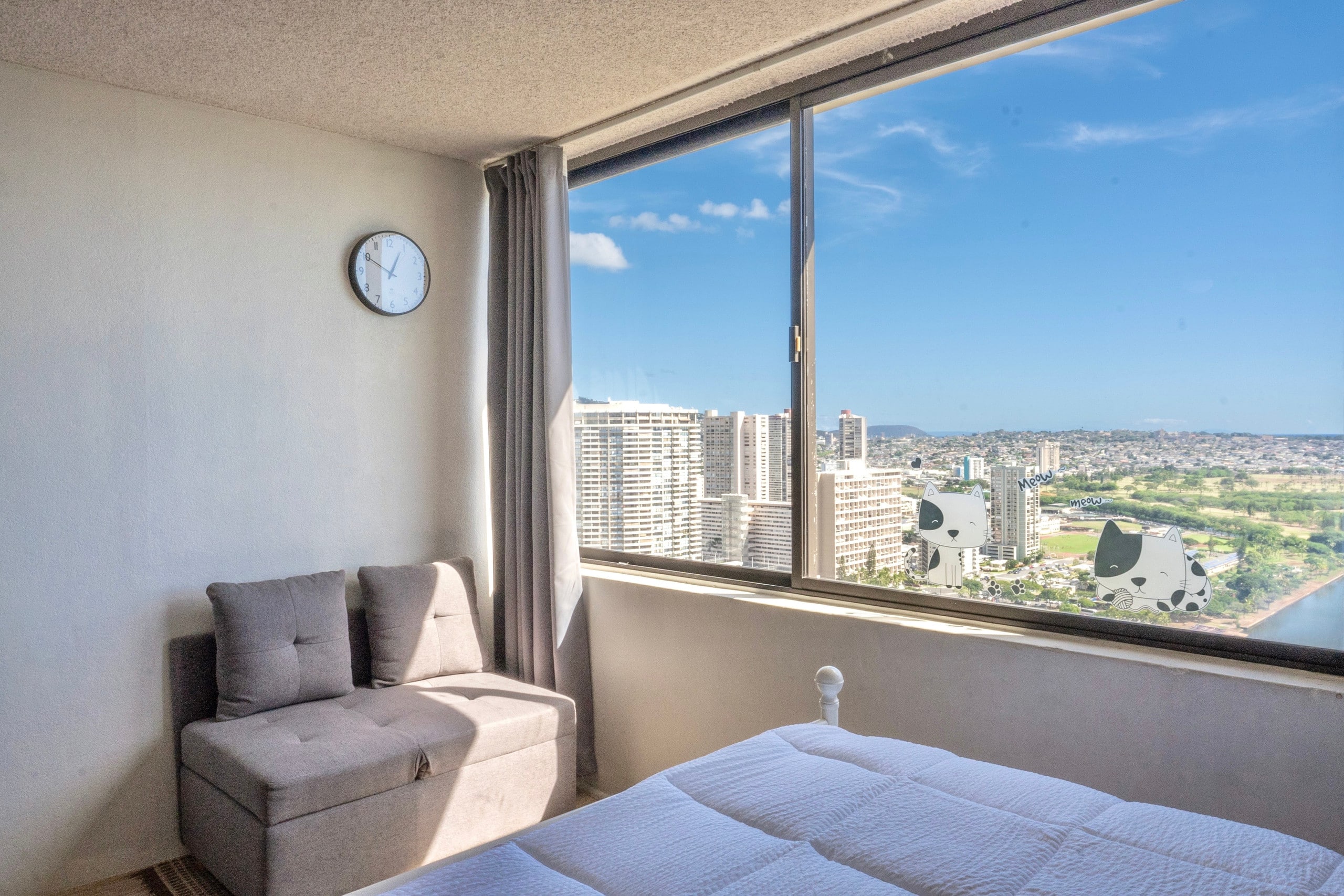 Condo in Honolulu · ★4.84 · Studio · 1 bed · 1 private bath - Image 34