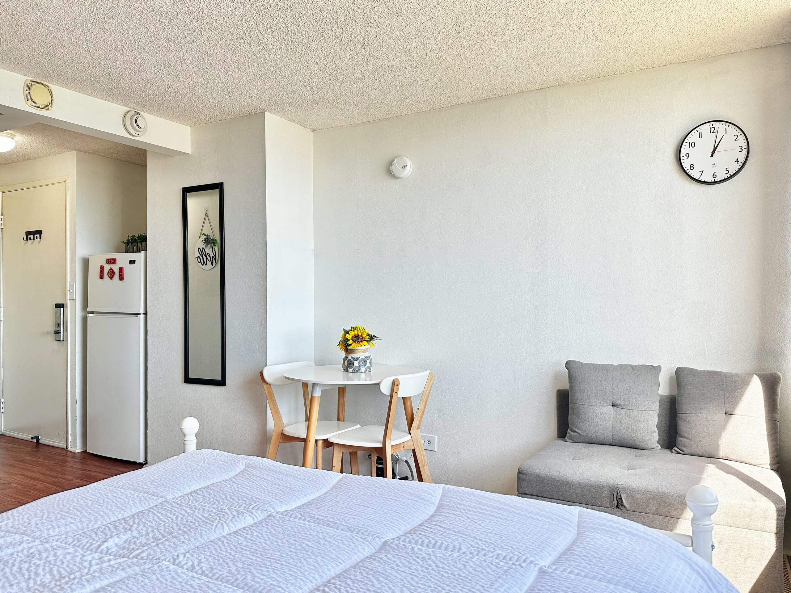 Condo in Honolulu · ★4.84 · Studio · 1 bed · 1 private bath - Image 27