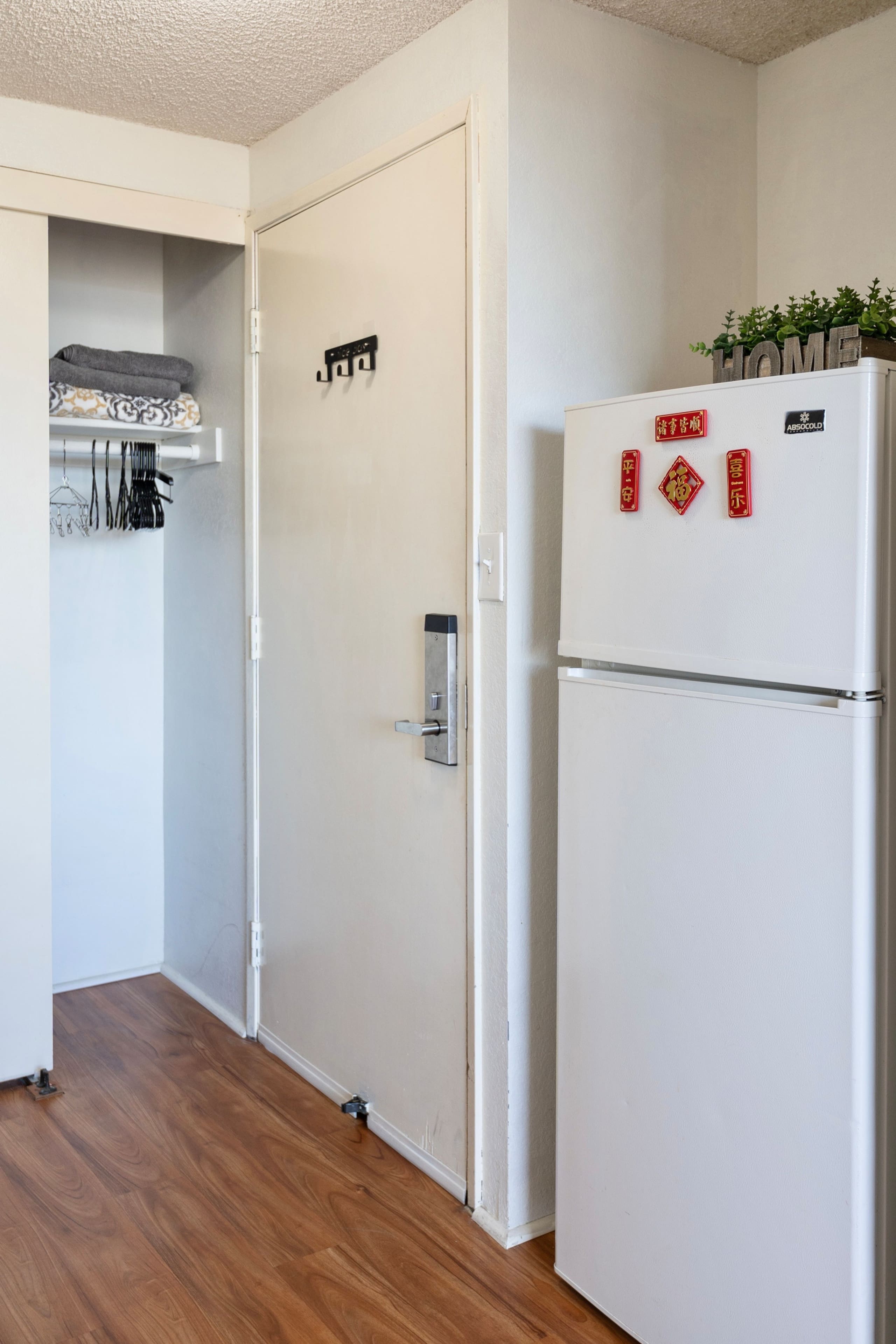 Condo in Honolulu · ★4.84 · Studio · 1 bed · 1 private bath - Image 2