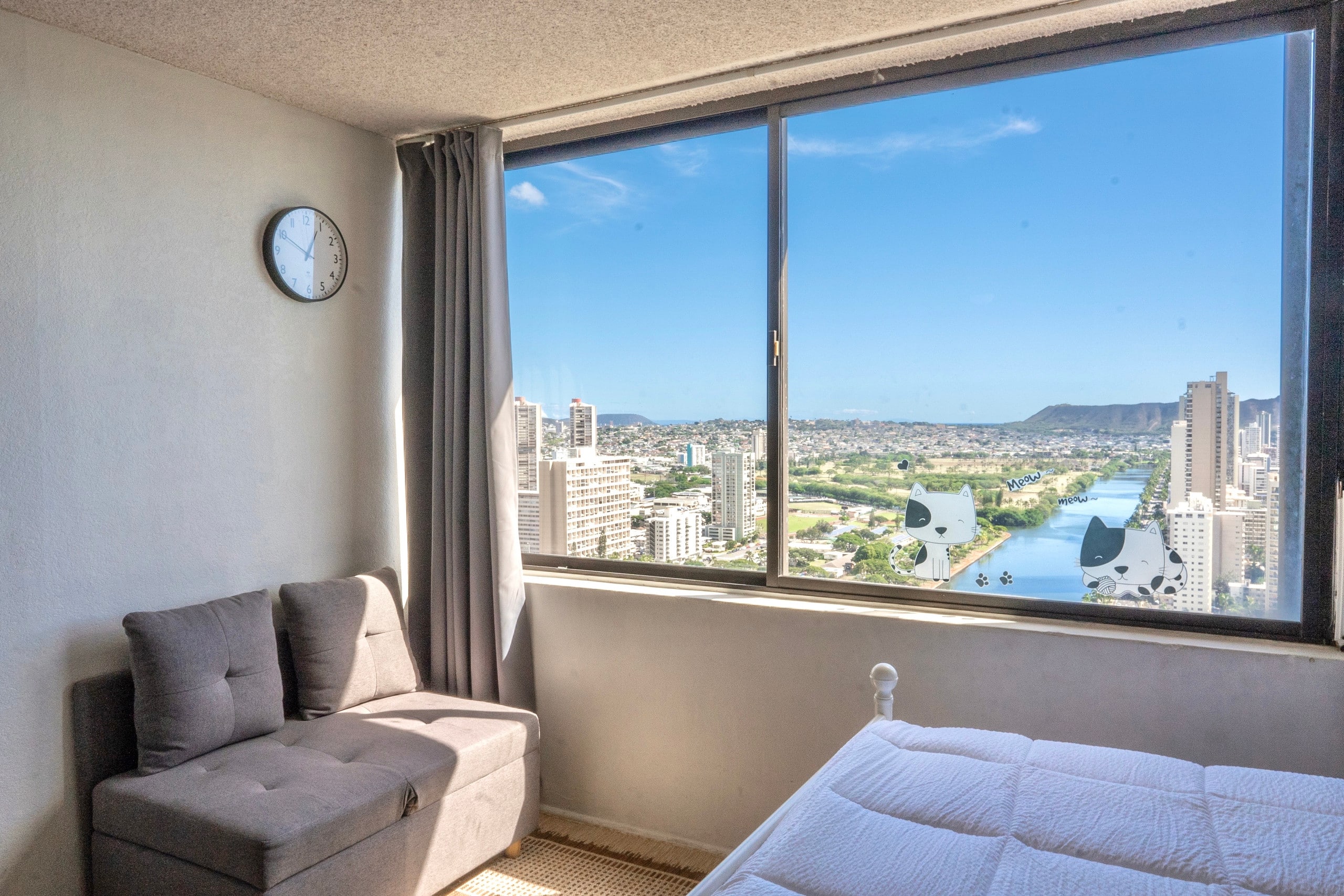 Condo in Honolulu · ★4.84 · Studio · 1 bed · 1 private bath - Image 22