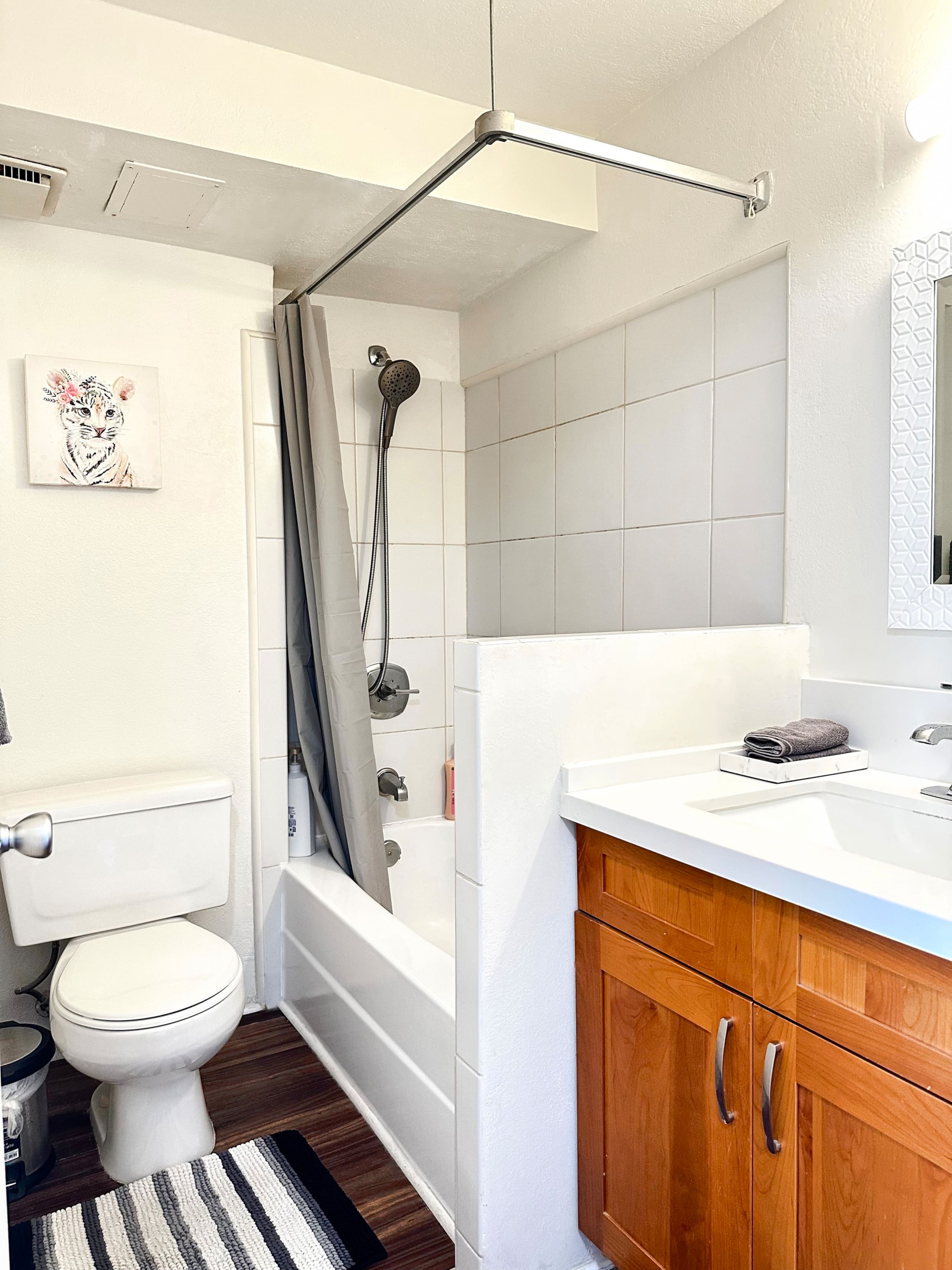 Condo in Honolulu · ★4.84 · Studio · 1 bed · 1 private bath - Image 12