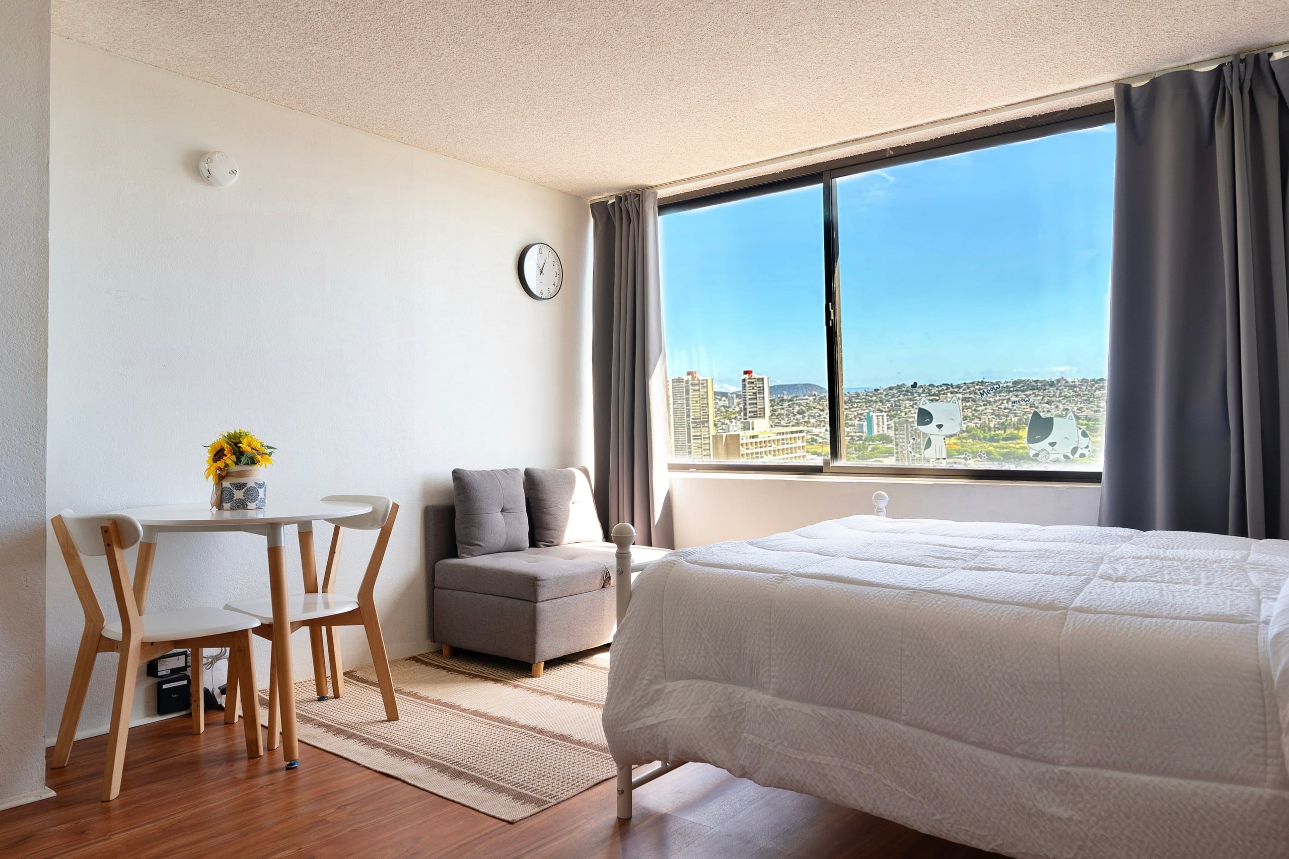 Condo in Honolulu · ★4.84 · Studio · 1 bed · 1 private bath - Image 30