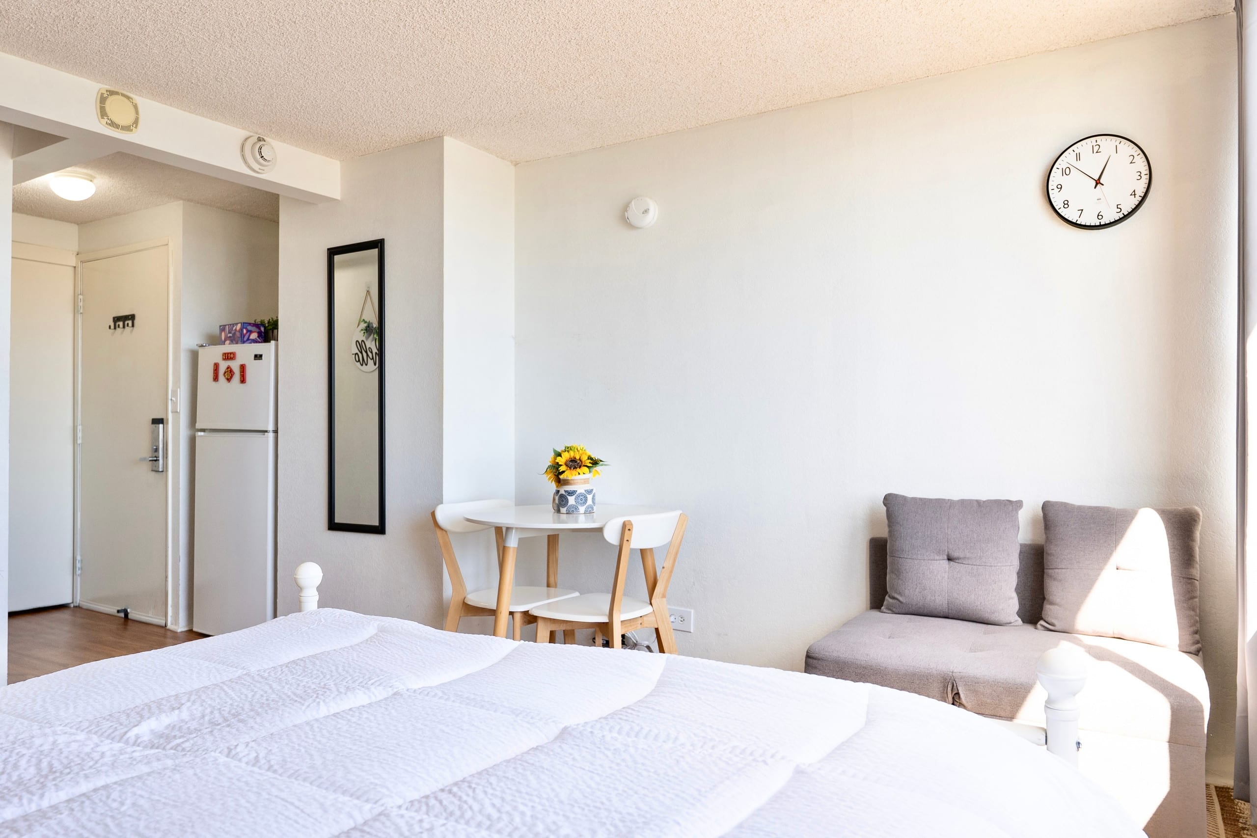 Condo in Honolulu · ★4.84 · Studio · 1 bed · 1 private bath - Image 29