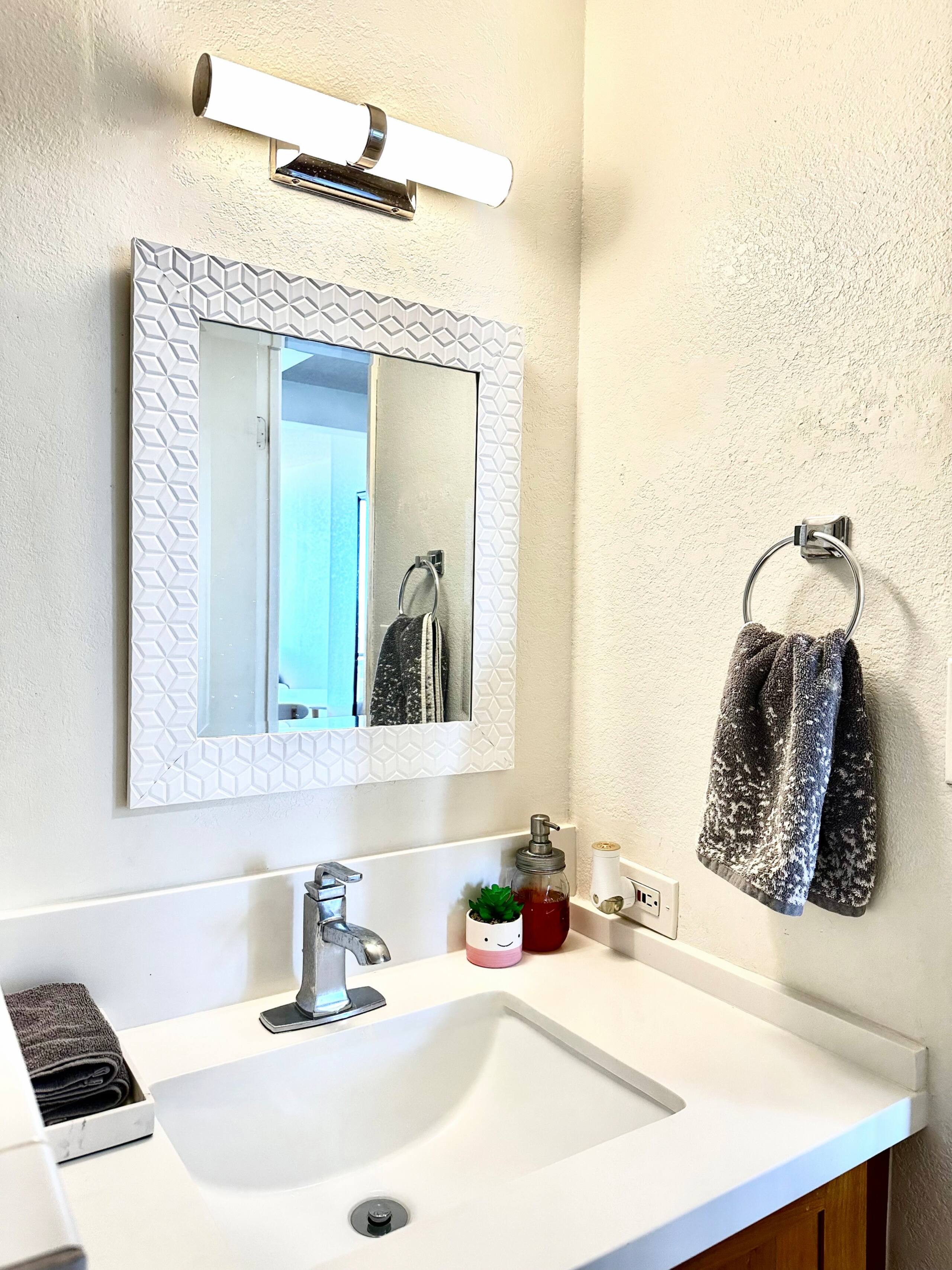 Condo in Honolulu · ★4.84 · Studio · 1 bed · 1 private bath - Image 10