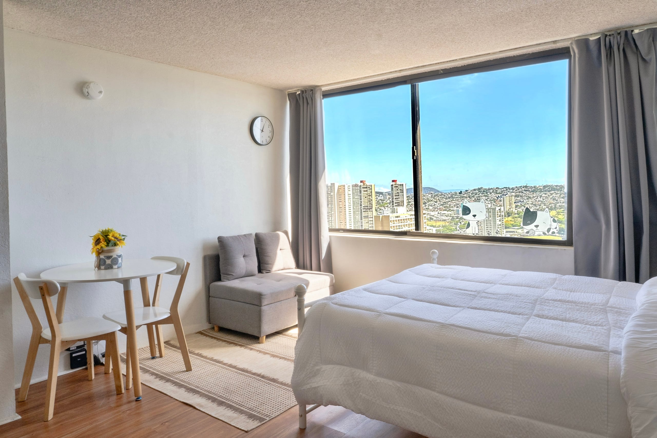 Condo in Honolulu · ★4.84 · Studio · 1 bed · 1 private bath - Image 33