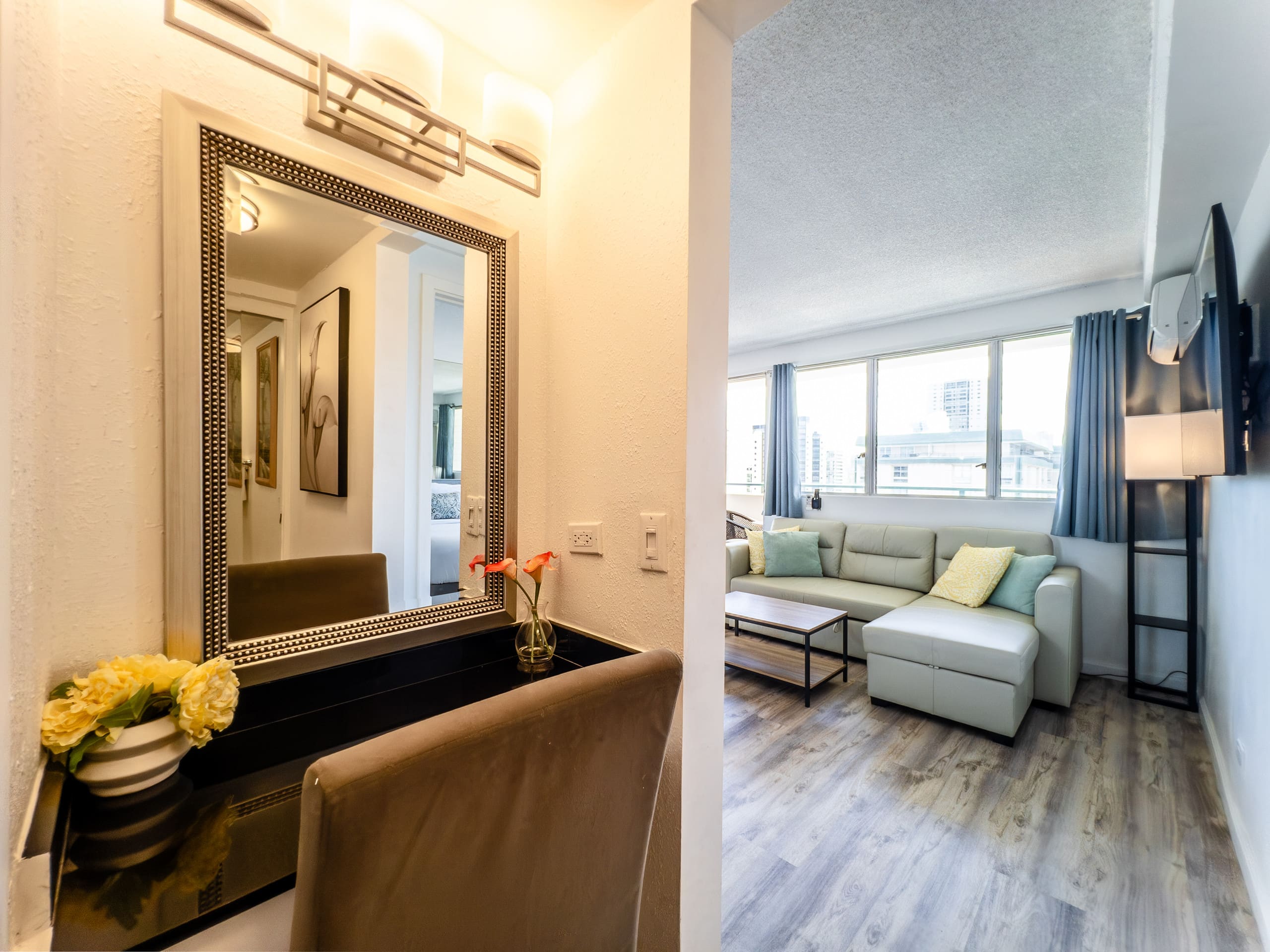Top-Floor 1BR Penthouse in Waikiki - Image 18
