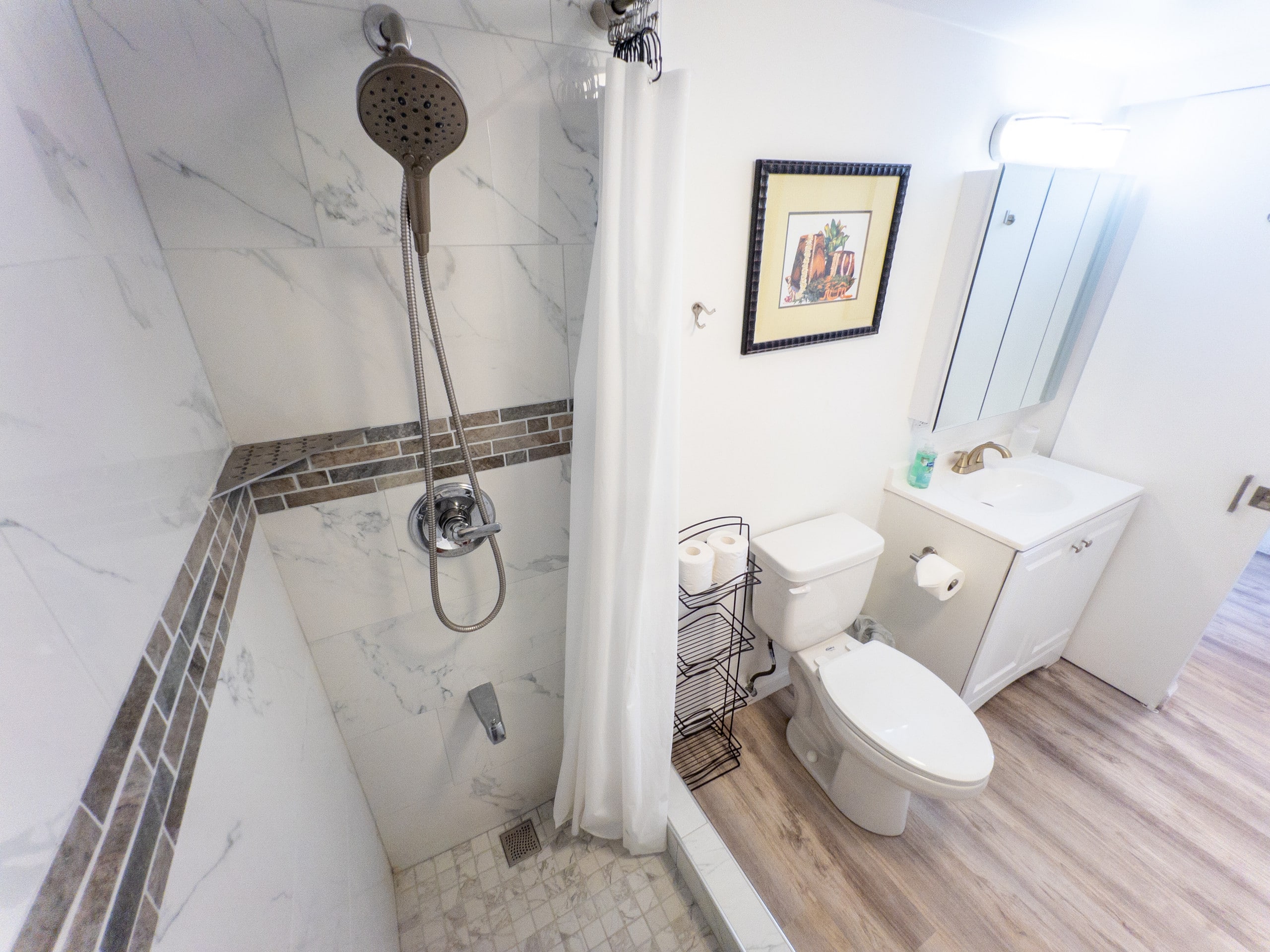 Top-Floor 1BR Penthouse in Waikiki - Image 22