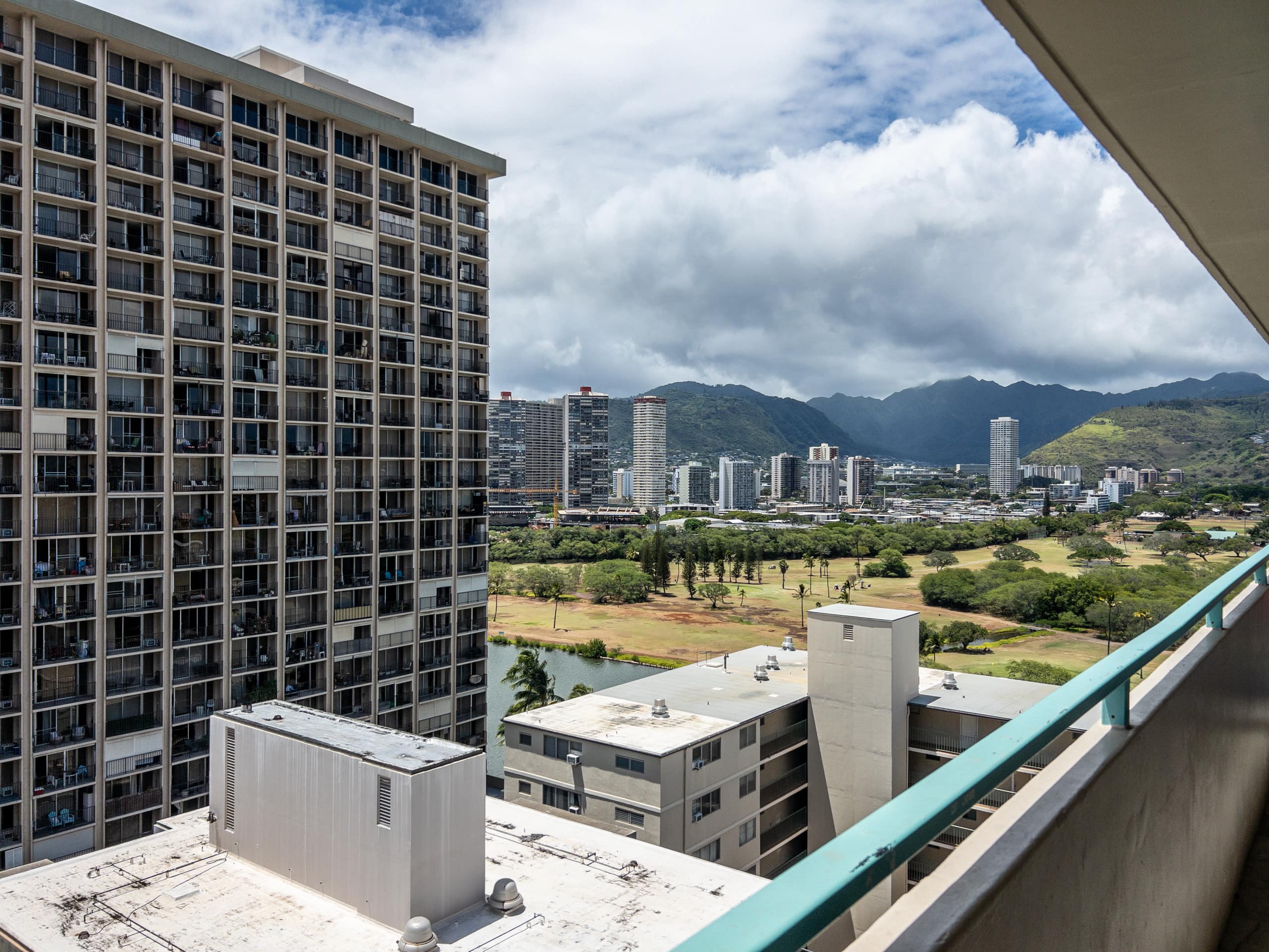 Top-Floor 1BR Penthouse in Waikiki - Image 31
