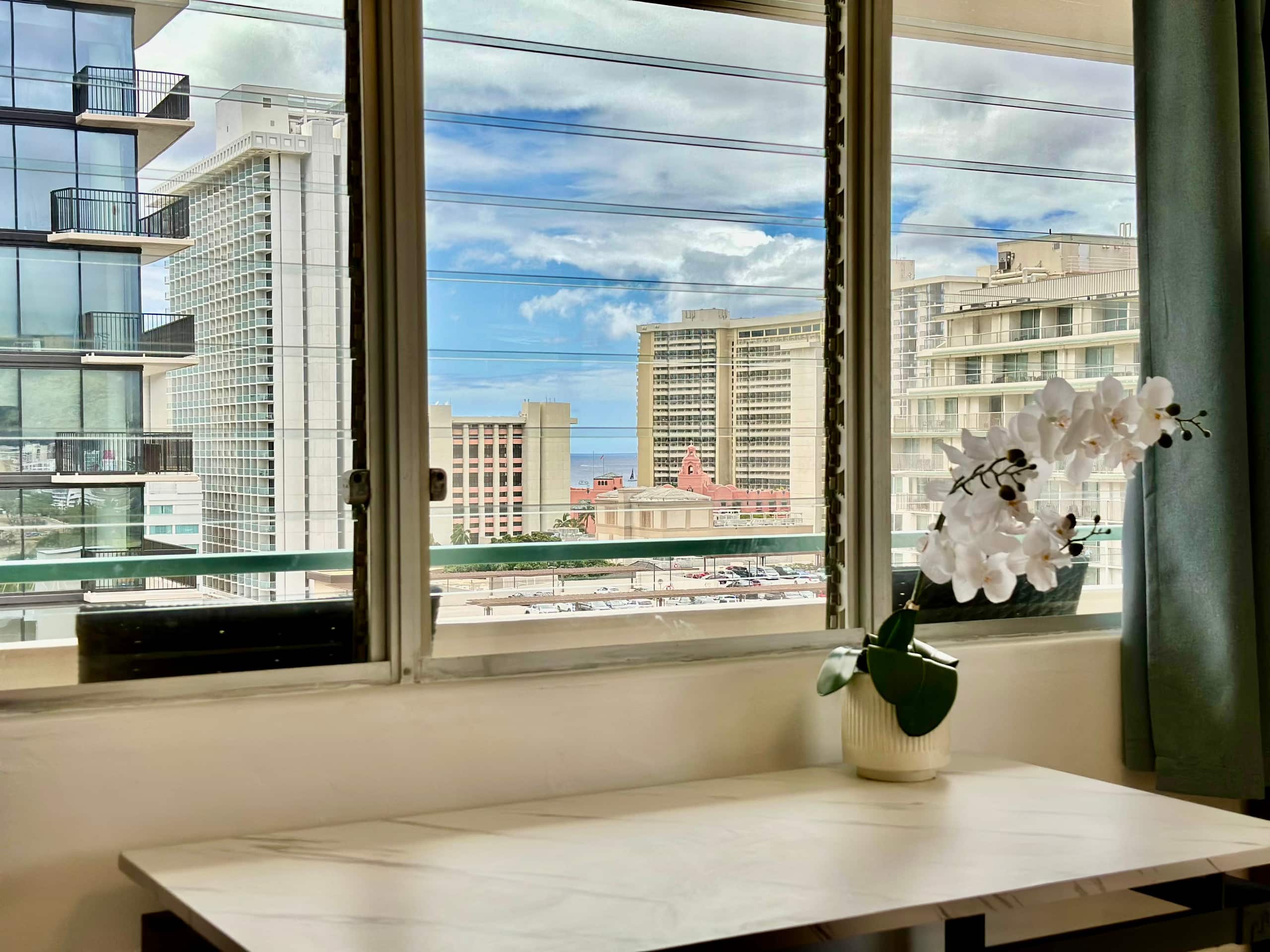 Top-Floor 1BR Penthouse in Waikiki - Image 6