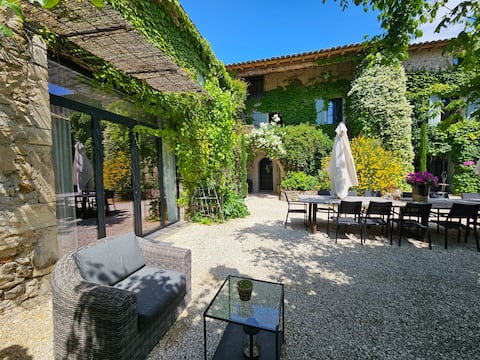 Charming cottage-courtyard-side-La cour joyeuse-Drôme