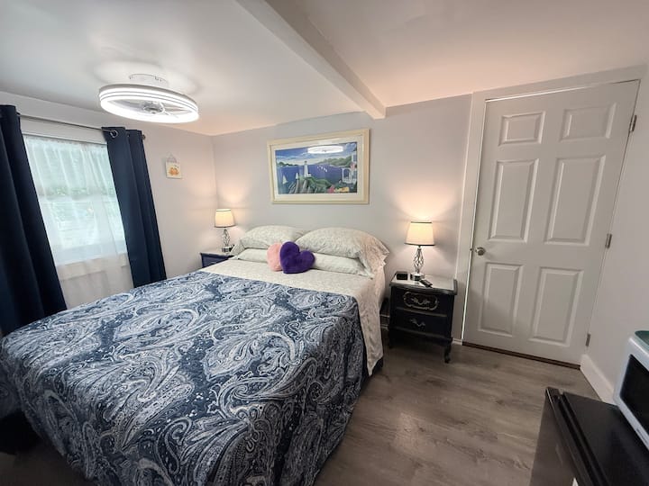 Shatzy Studio Suite Private Bathroom & Entrance! - Provincetown, MA