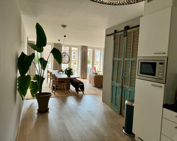 Lovely spacious apartment close to the beach! gallery image 4