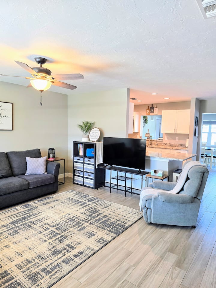 Pattison Palms - Near Downtown Srq & Beaches - Sarasota, FL