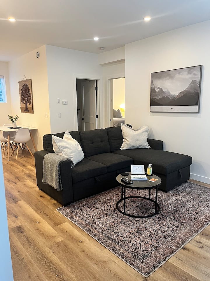 Cozy Mountain Suite- By The Bow - Canmore