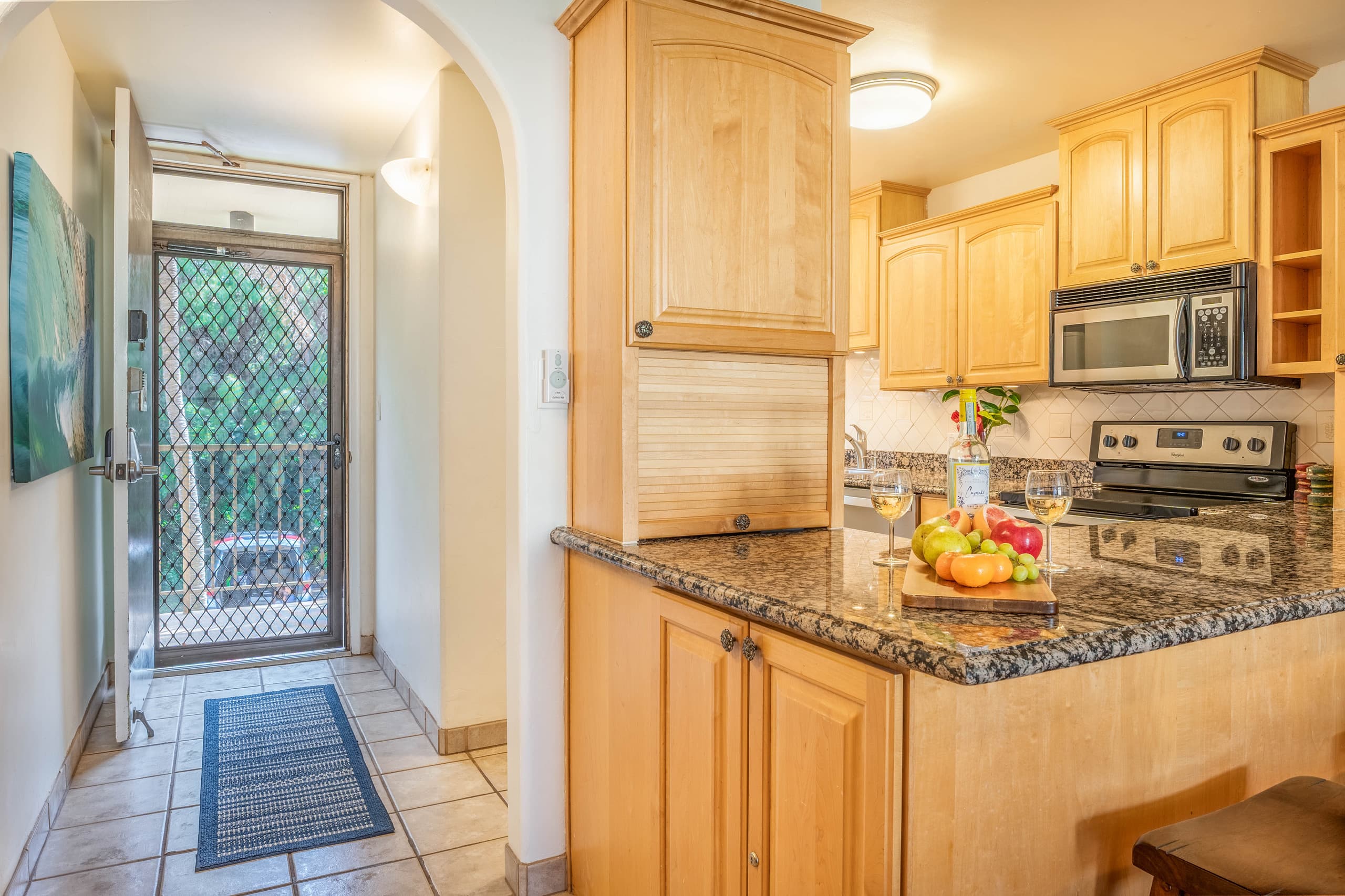 Condo in Wailuku · ★4.83 · 2 bedrooms · 4 beds · 2 private baths - Image 12