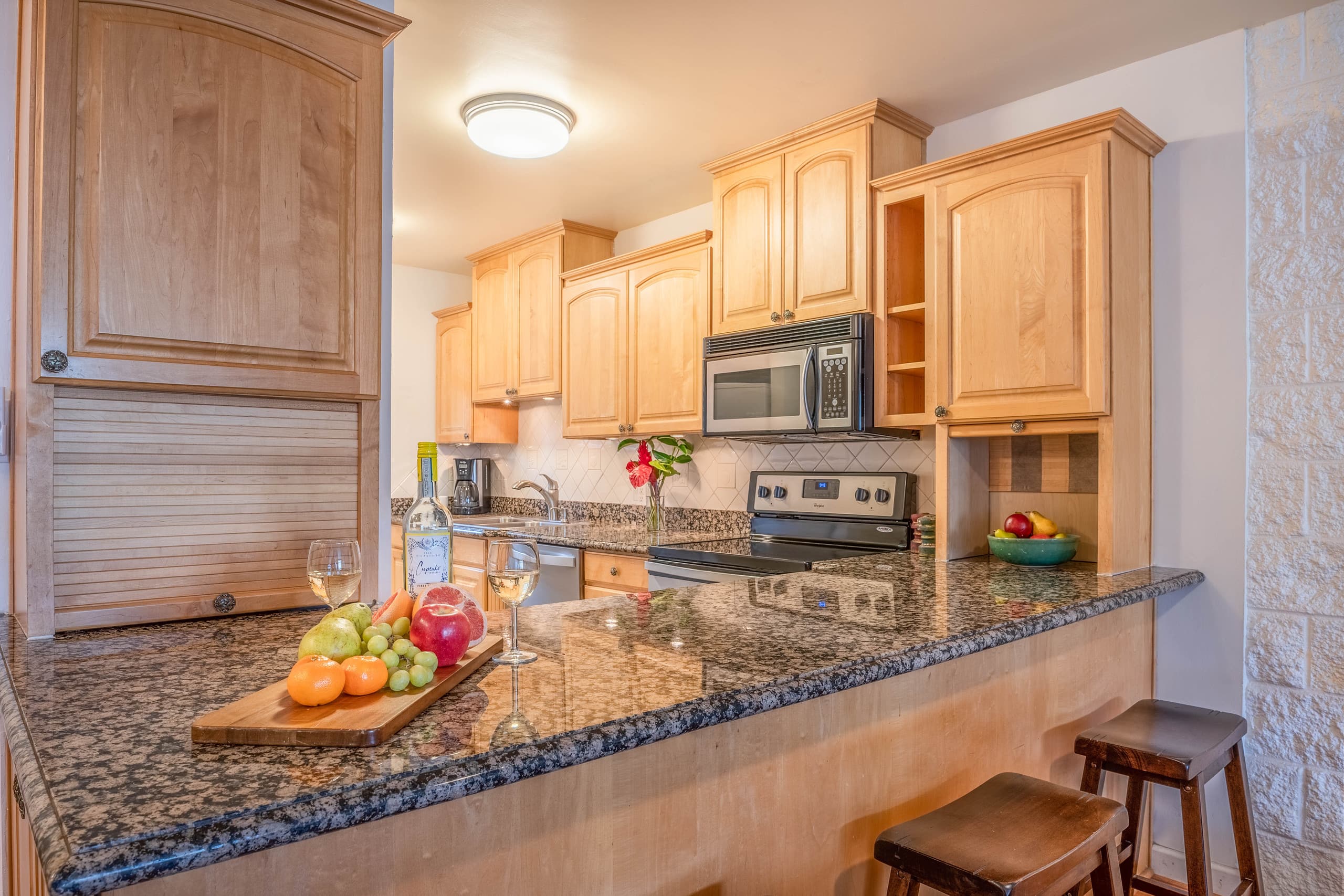 Condo in Wailuku · ★4.83 · 2 bedrooms · 4 beds · 2 private baths - Image 10