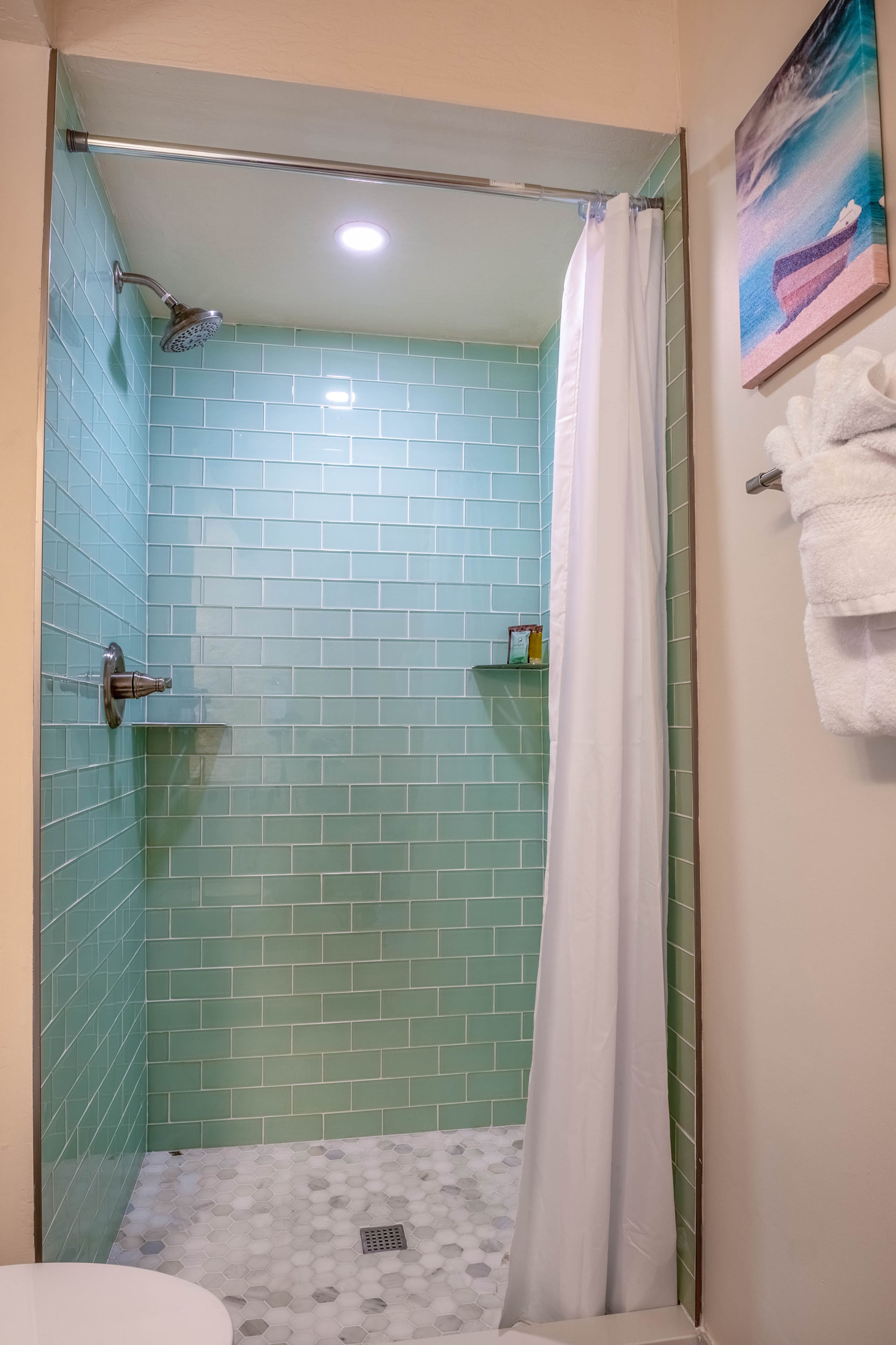 Condo in Wailuku · ★4.83 · 2 bedrooms · 4 beds · 2 private baths - Image 19