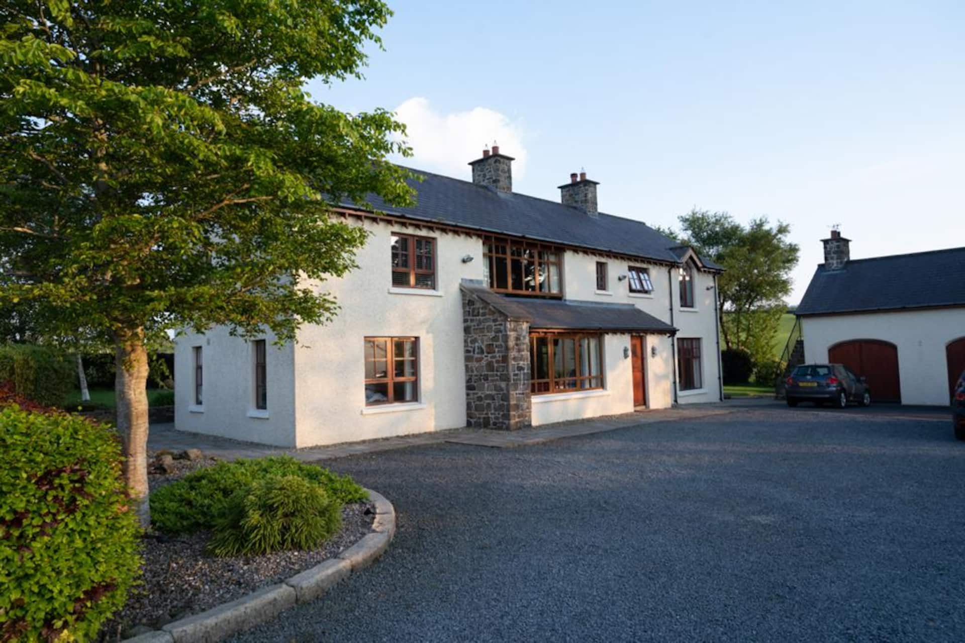 Luxurious Holiday Home with Sea and Country Views