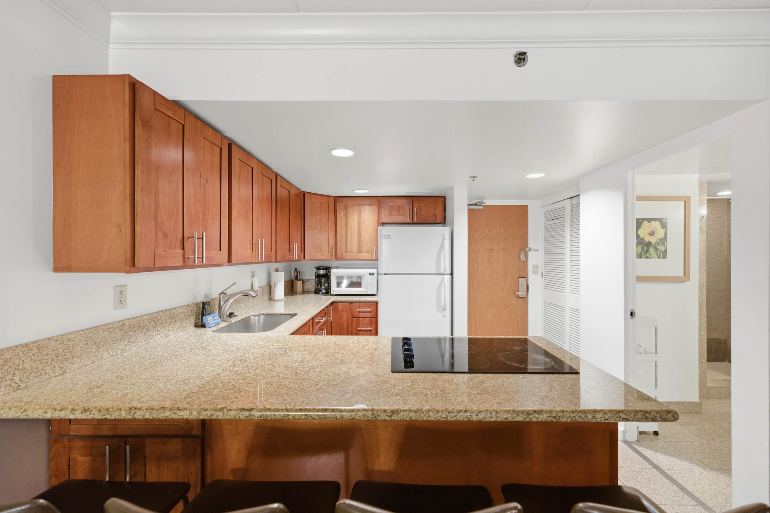 Condo in Honolulu · ★4.72 · 1 bedroom · 2 beds · 1 bath - Image 13