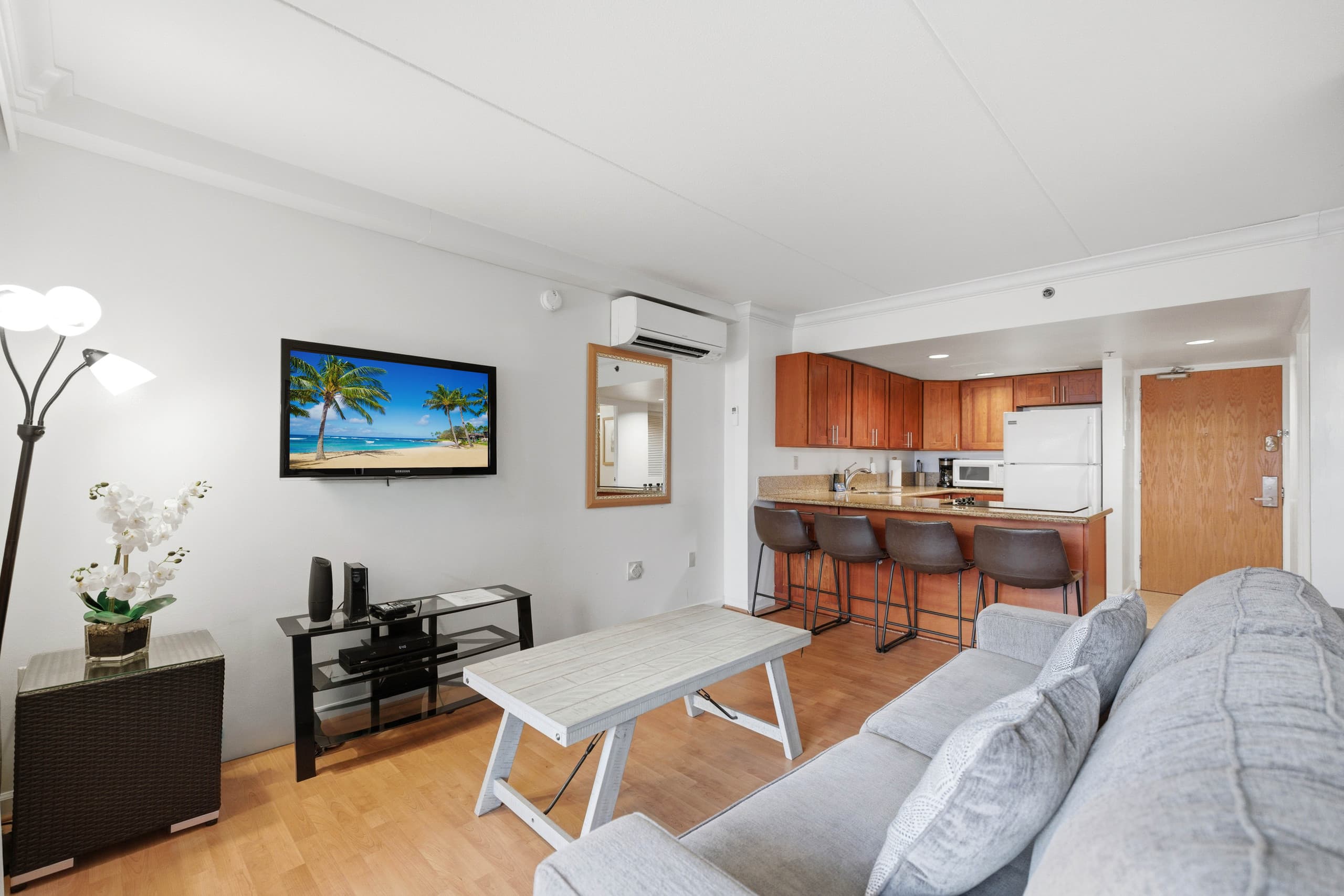 Condo in Honolulu · ★4.72 · 1 bedroom · 2 beds · 1 bath - Image 4
