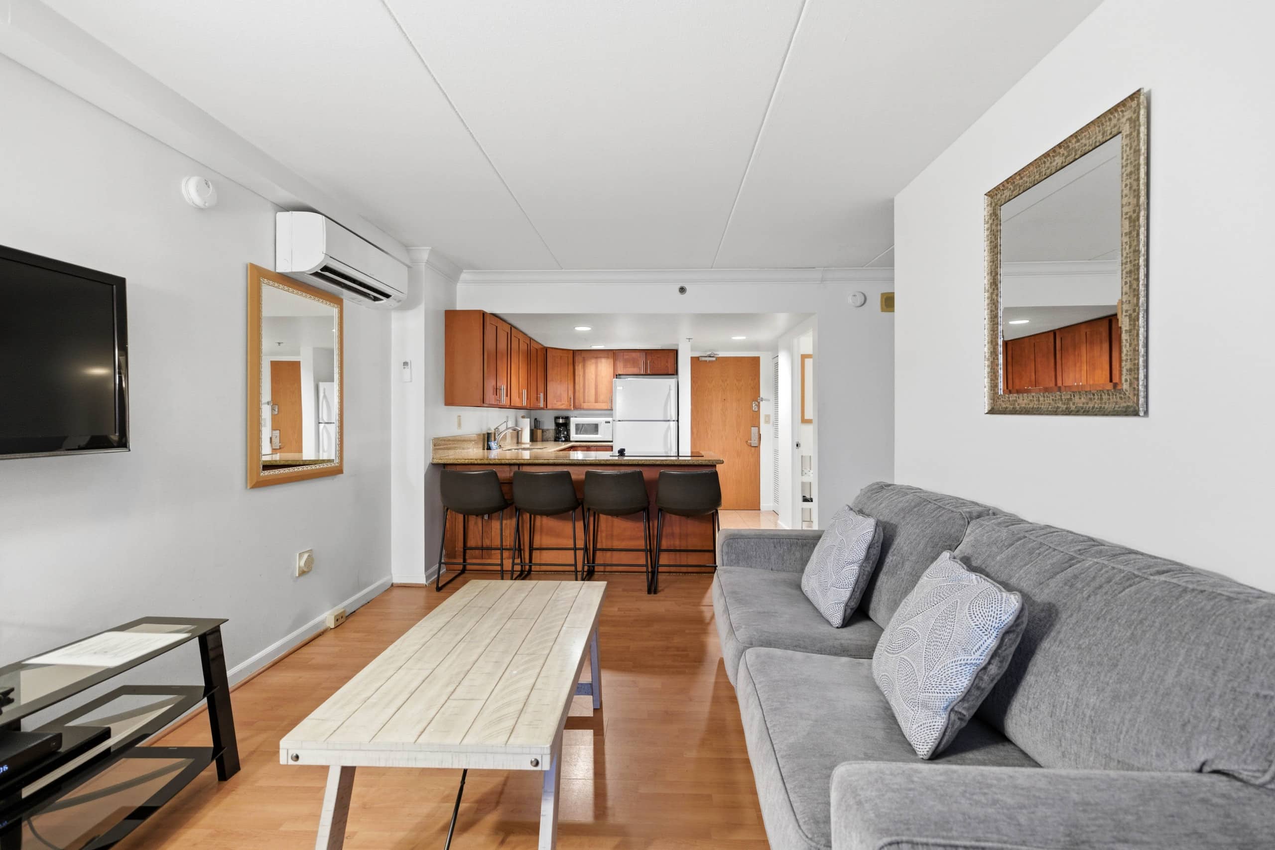 Condo in Honolulu · ★4.72 · 1 bedroom · 2 beds · 1 bath - Image 12