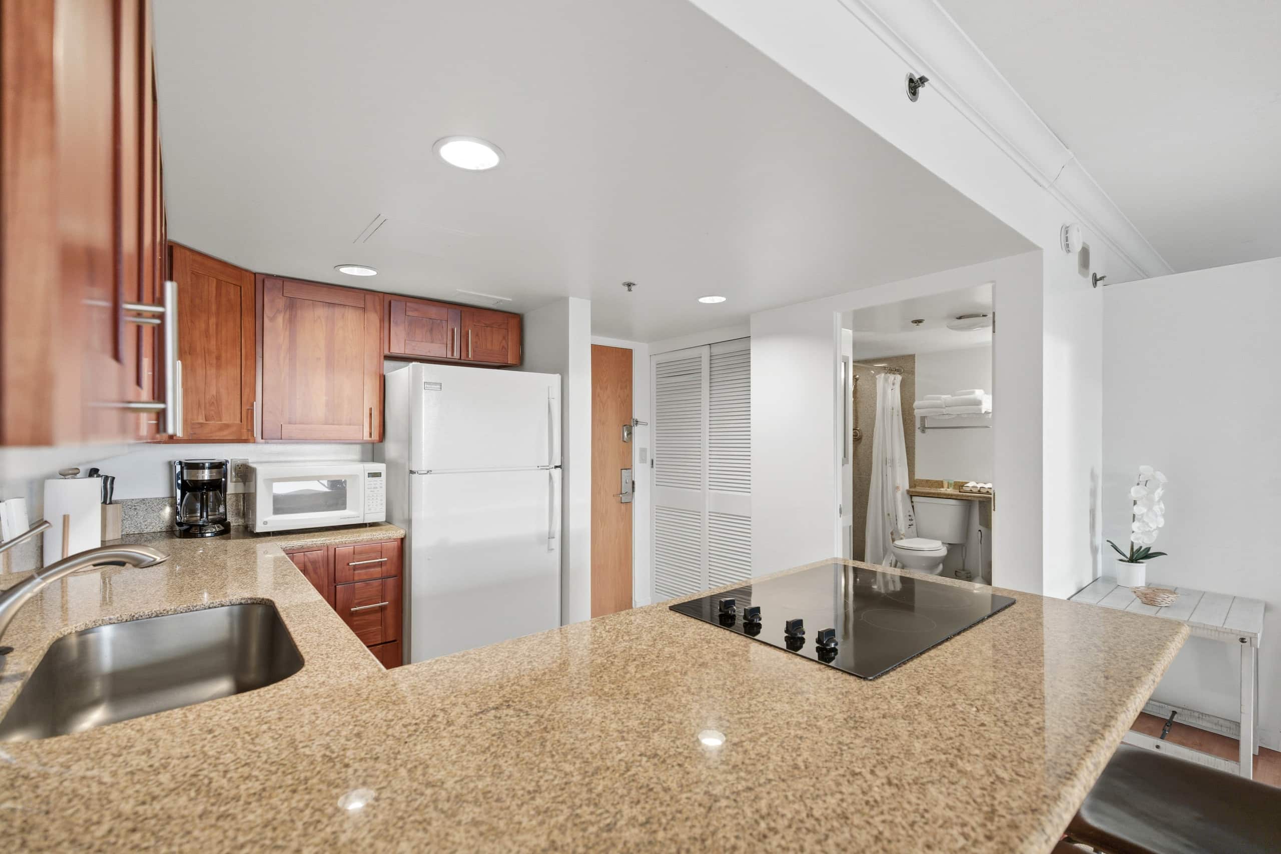 Condo in Honolulu · ★4.72 · 1 bedroom · 2 beds · 1 bath - Image 8