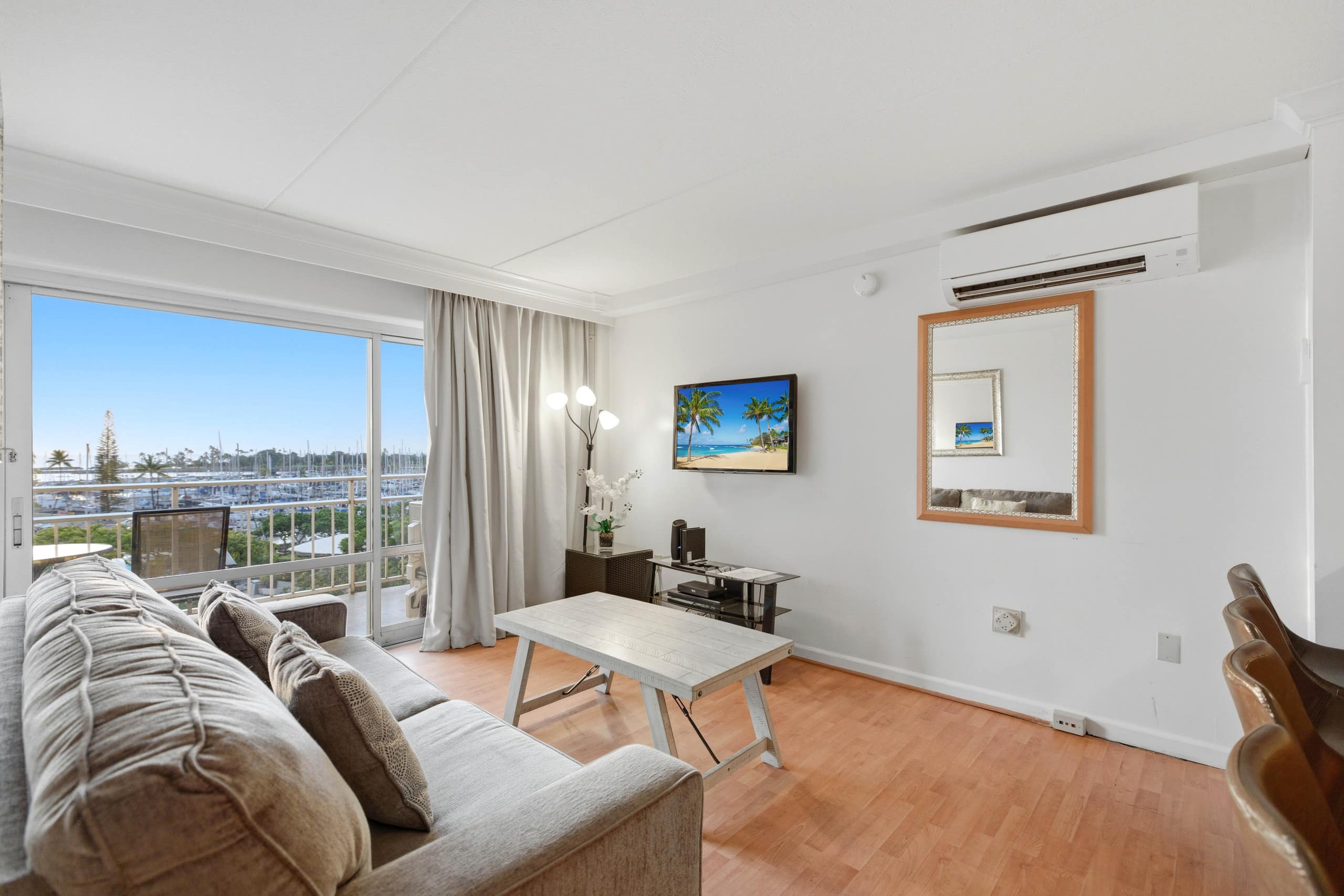 Condo in Honolulu · ★4.72 · 1 bedroom · 2 beds · 1 bath - Image 2