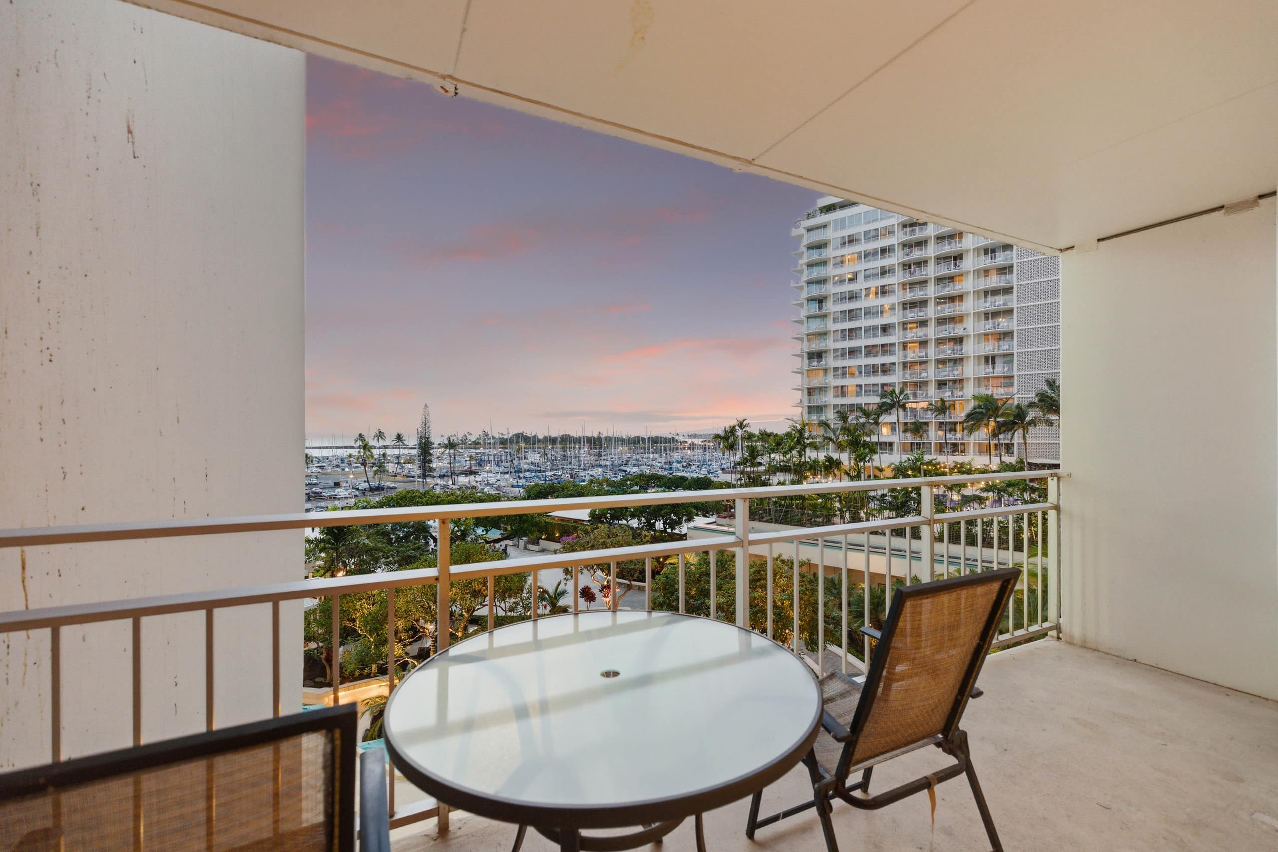 Condo in Honolulu · ★4.72 · 1 bedroom · 2 beds · 1 bath - Image 9