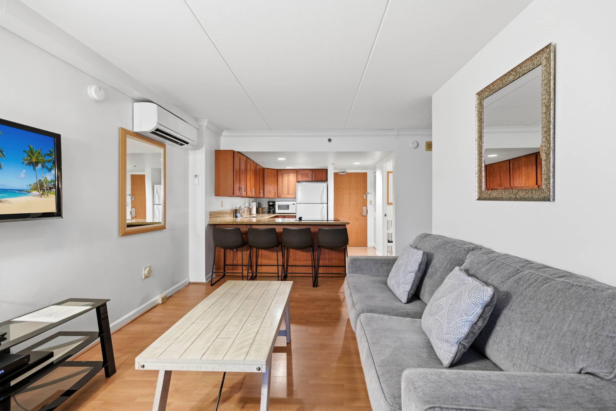 Condo in Honolulu · ★4.72 · 1 bedroom · 2 beds · 1 bath - Image 6