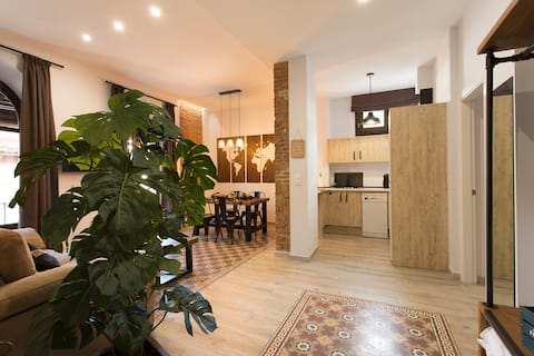 Popular Airbnb listing: Downtown Granada, with free parking, Calderería in Granada