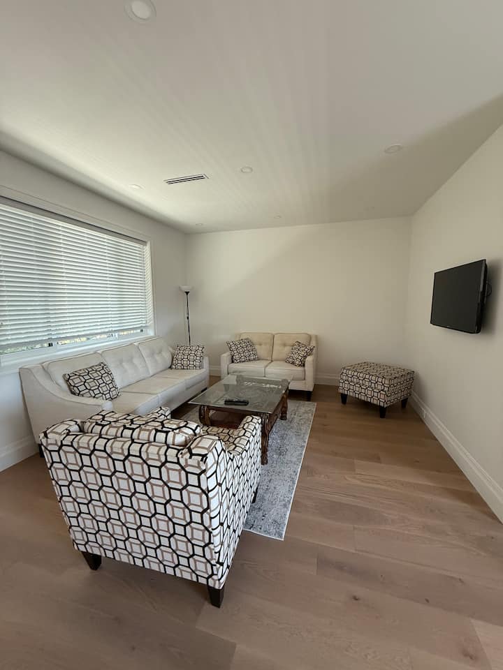 Beautiful 2 Bedroom Suite - Langley