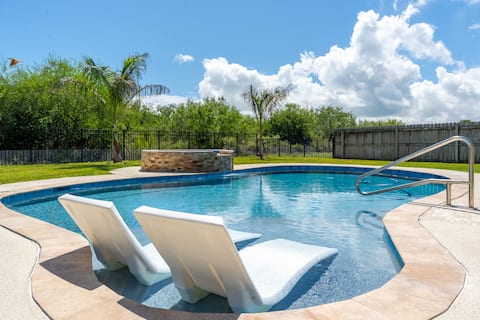 Poolside retreat/golf/p-ball/pets/tennis/fenced