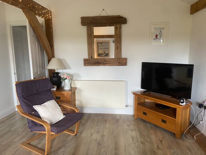 Countryside Lodge With Stunning Countryside Views - Bristol Airport (BRS)
