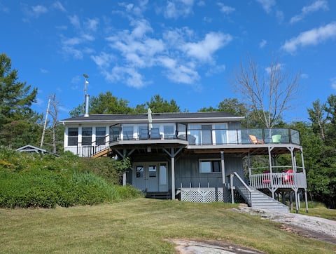 Waterfront cottage by Killbear/Parry Sound