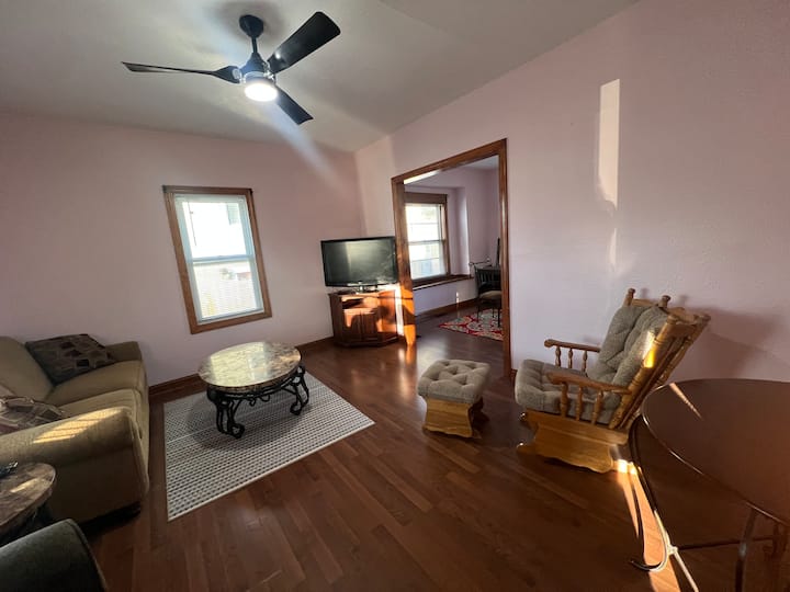 3 Bed Walk In Shower In 1 Bath 2 Story Close To Dt - Cedar Rapids, IA