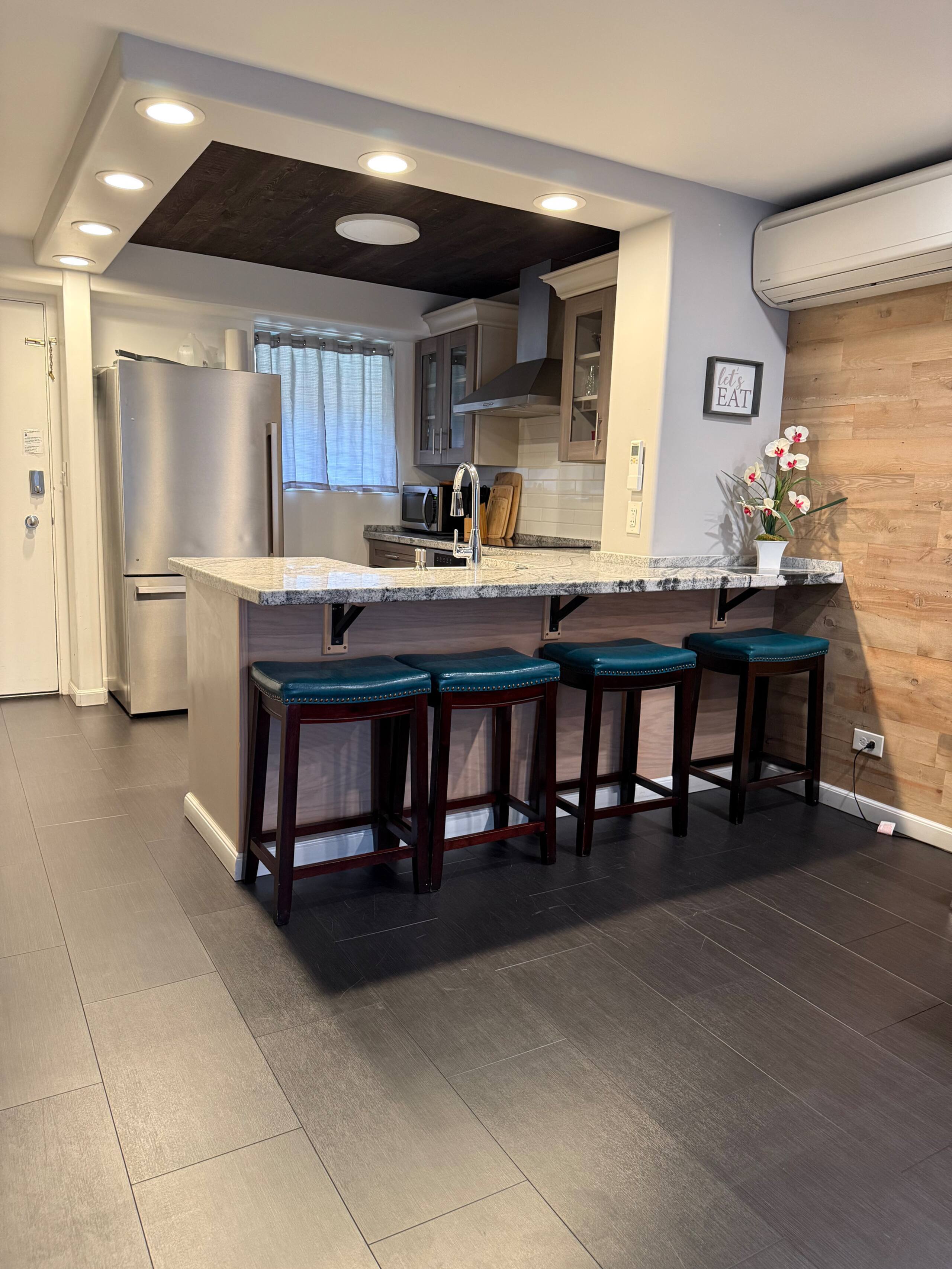 Condo in Honolulu · ★4.86 · 2 bedrooms · 3 beds · 1 private bath - Image 26