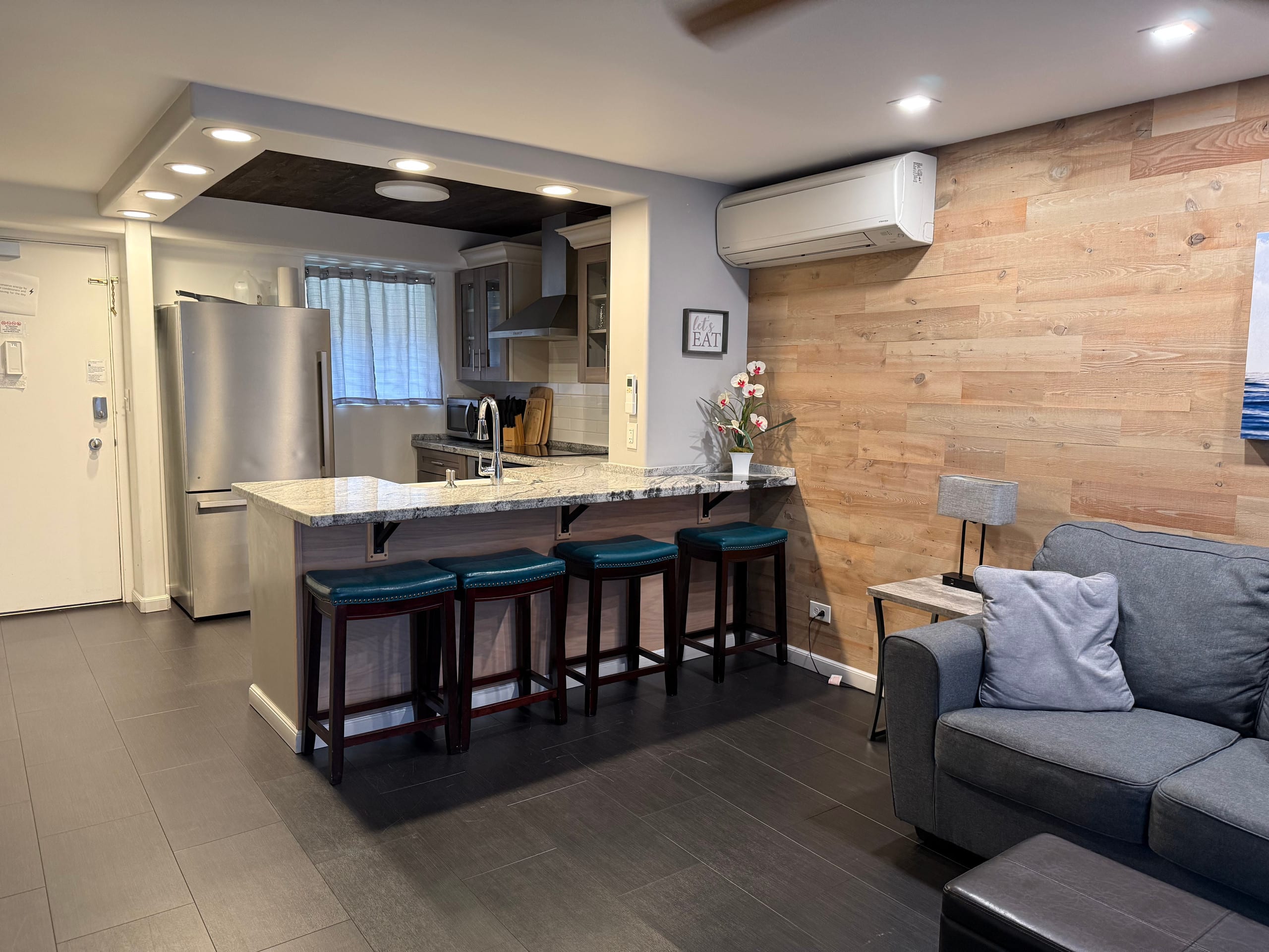 Condo in Honolulu · ★4.86 · 2 bedrooms · 3 beds · 1 private bath - Image 27