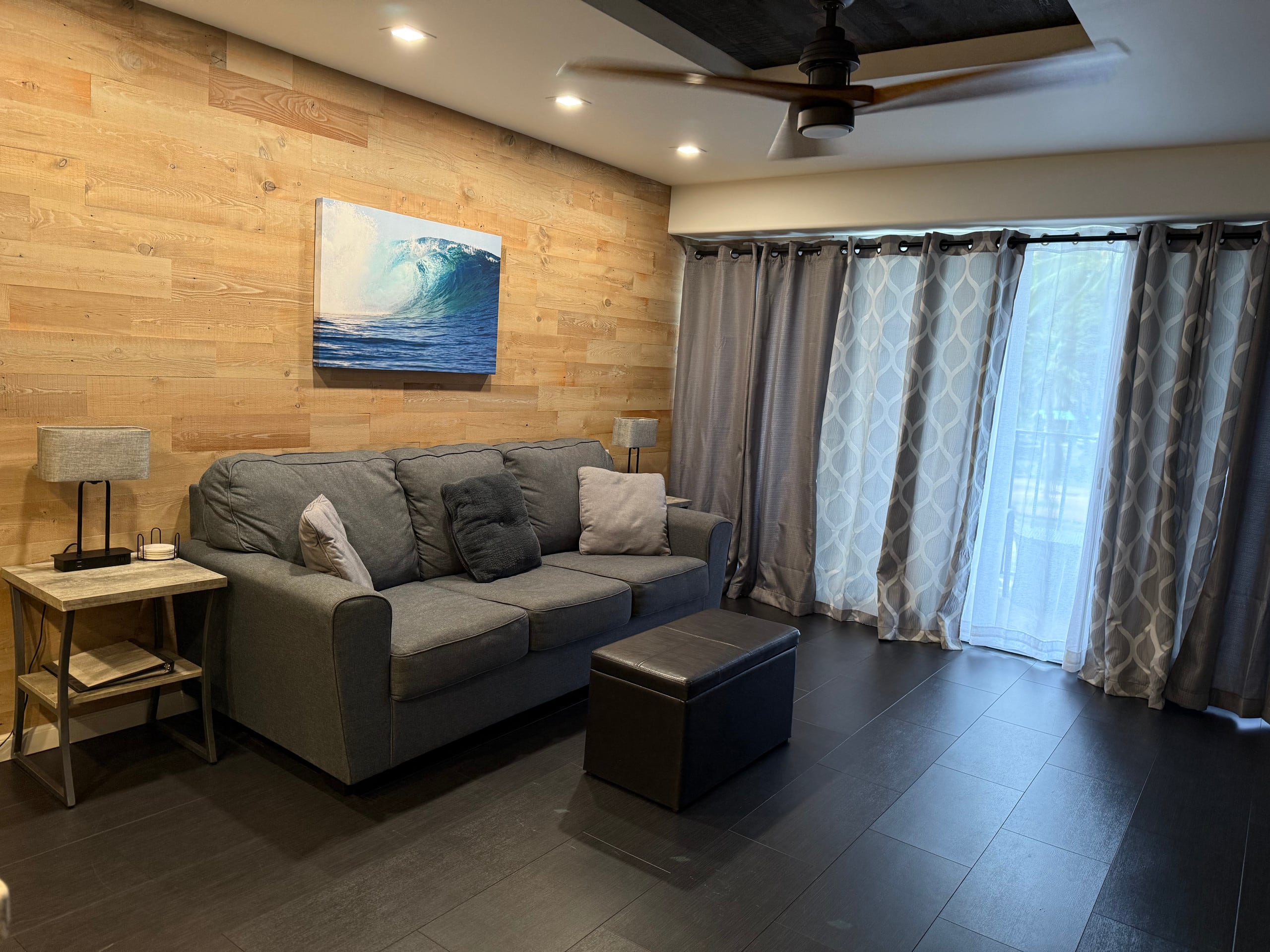 Condo in Honolulu · ★4.86 · 2 bedrooms · 3 beds · 1 private bath - Image 11